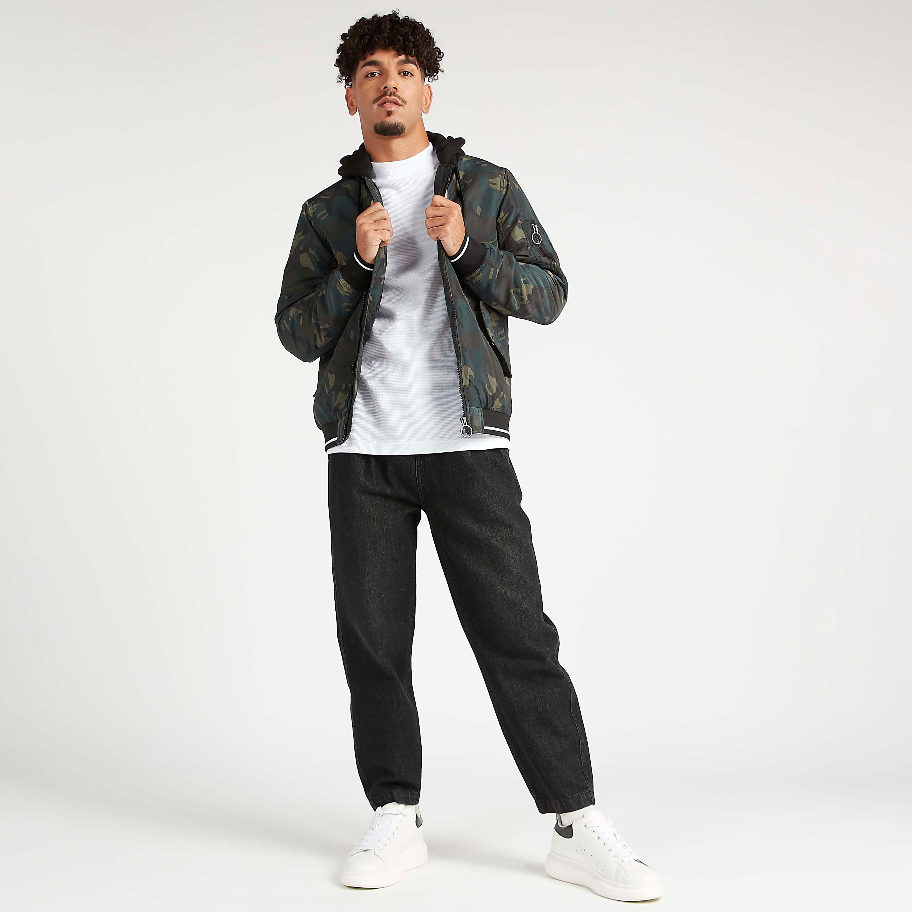 جاكيت بومبر بطبعات مموّهة وأكمام طويلة وقبّعة-men-clothing-jacketsandblazers-jackets-image-2
