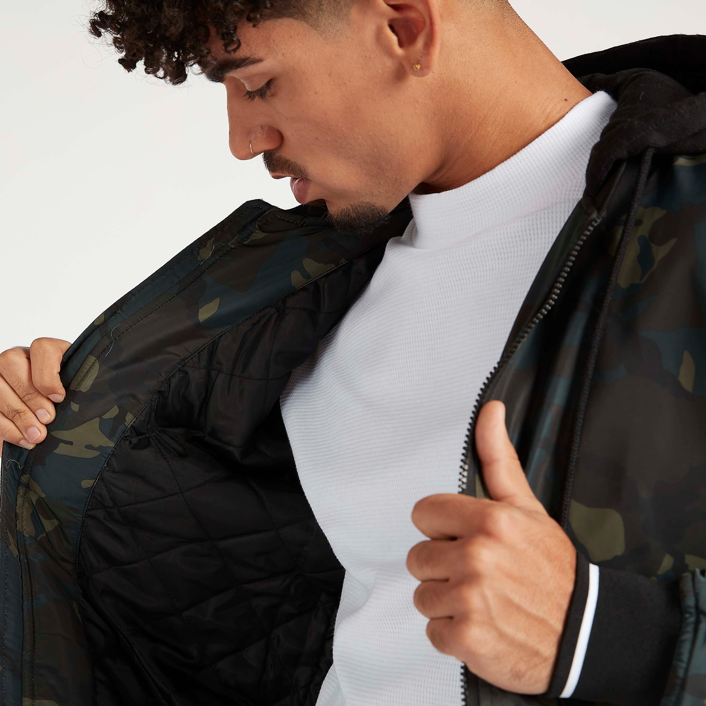 جاكيت بومبر بطبعات مموّهة وأكمام طويلة وقبّعة-men-clothing-jacketsandblazers-jackets-image-3