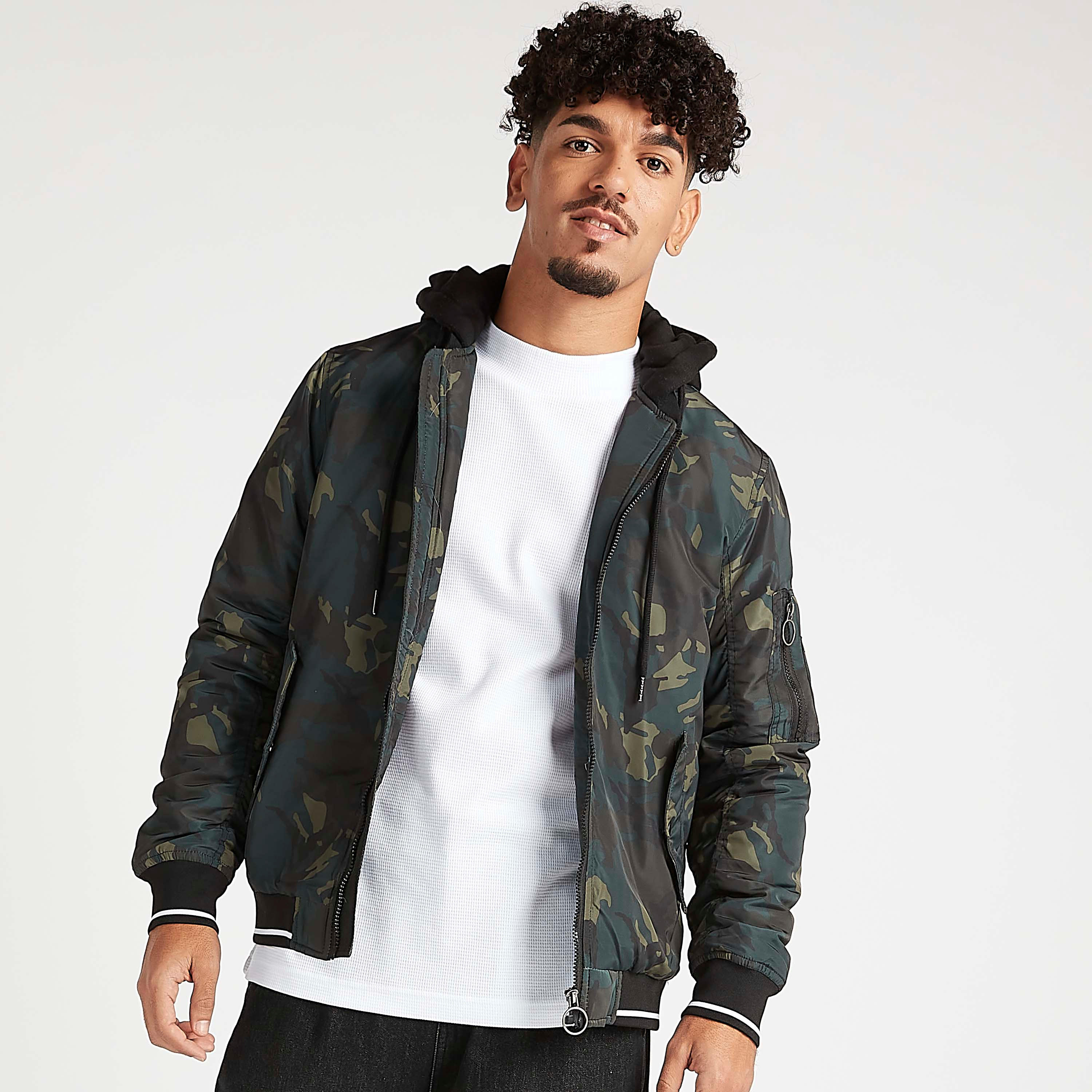 جاكيت بومبر بطبعات مموّهة وأكمام طويلة وقبّعة-men-clothing-jacketsandblazers-jackets-image-5