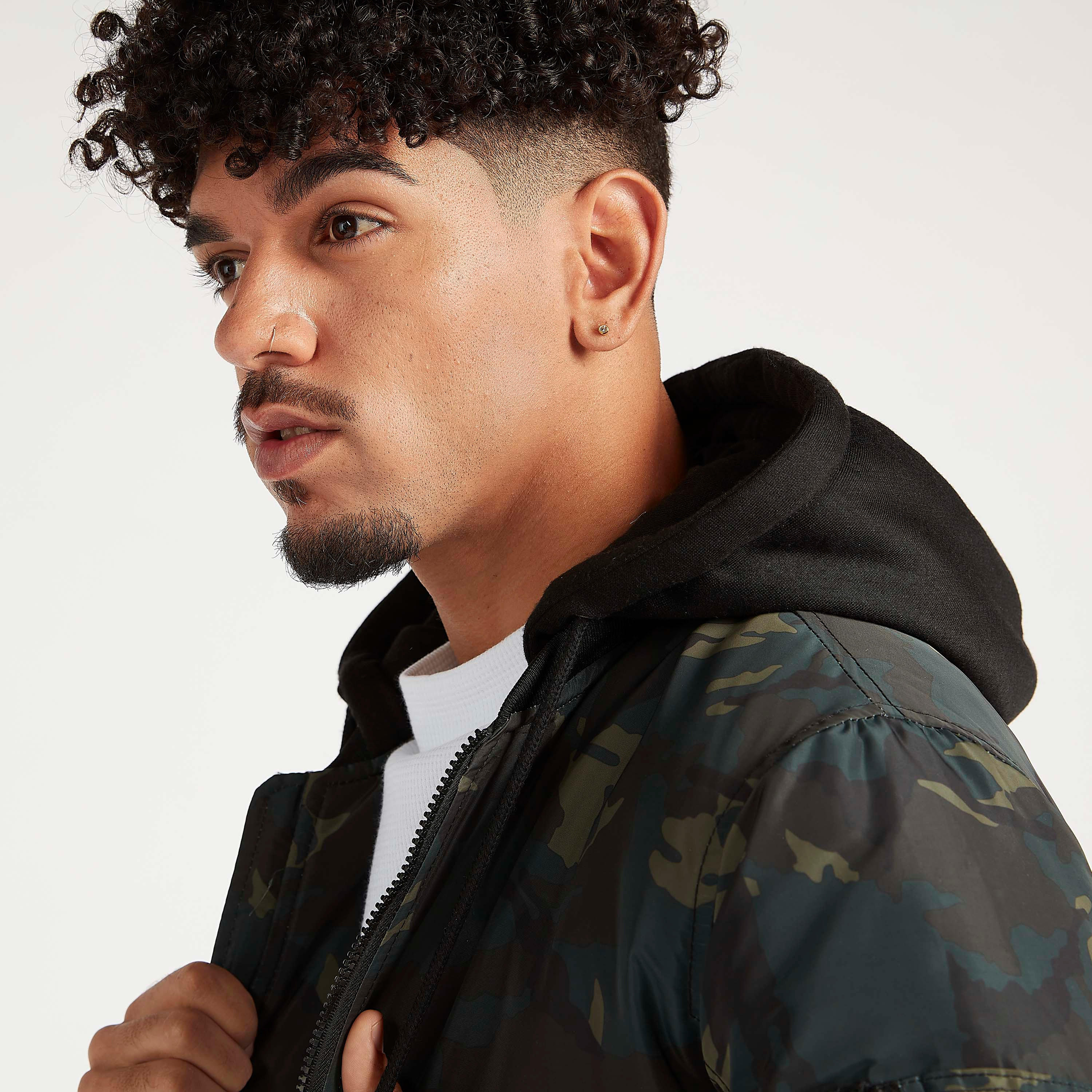 جاكيت بومبر بطبعات مموّهة وأكمام طويلة وقبّعة-men-clothing-jacketsandblazers-jackets-image-6