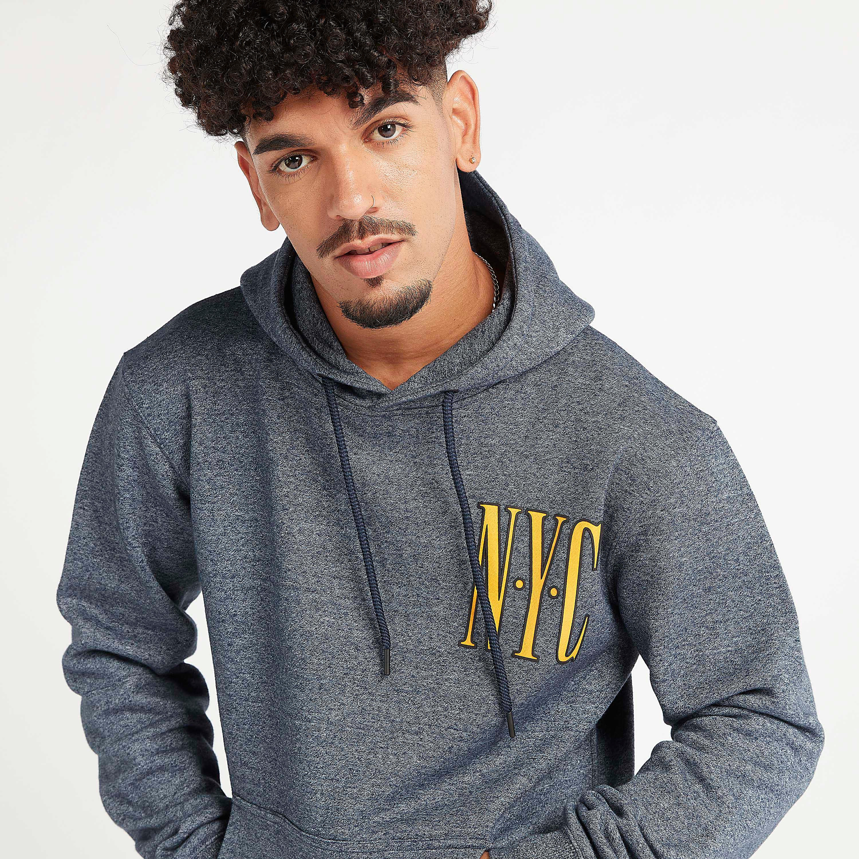 هودي مستدام بتطريز ميلانج وجيوب كنغر-men-winterwear-hoodiesandsweatshirts-image-2