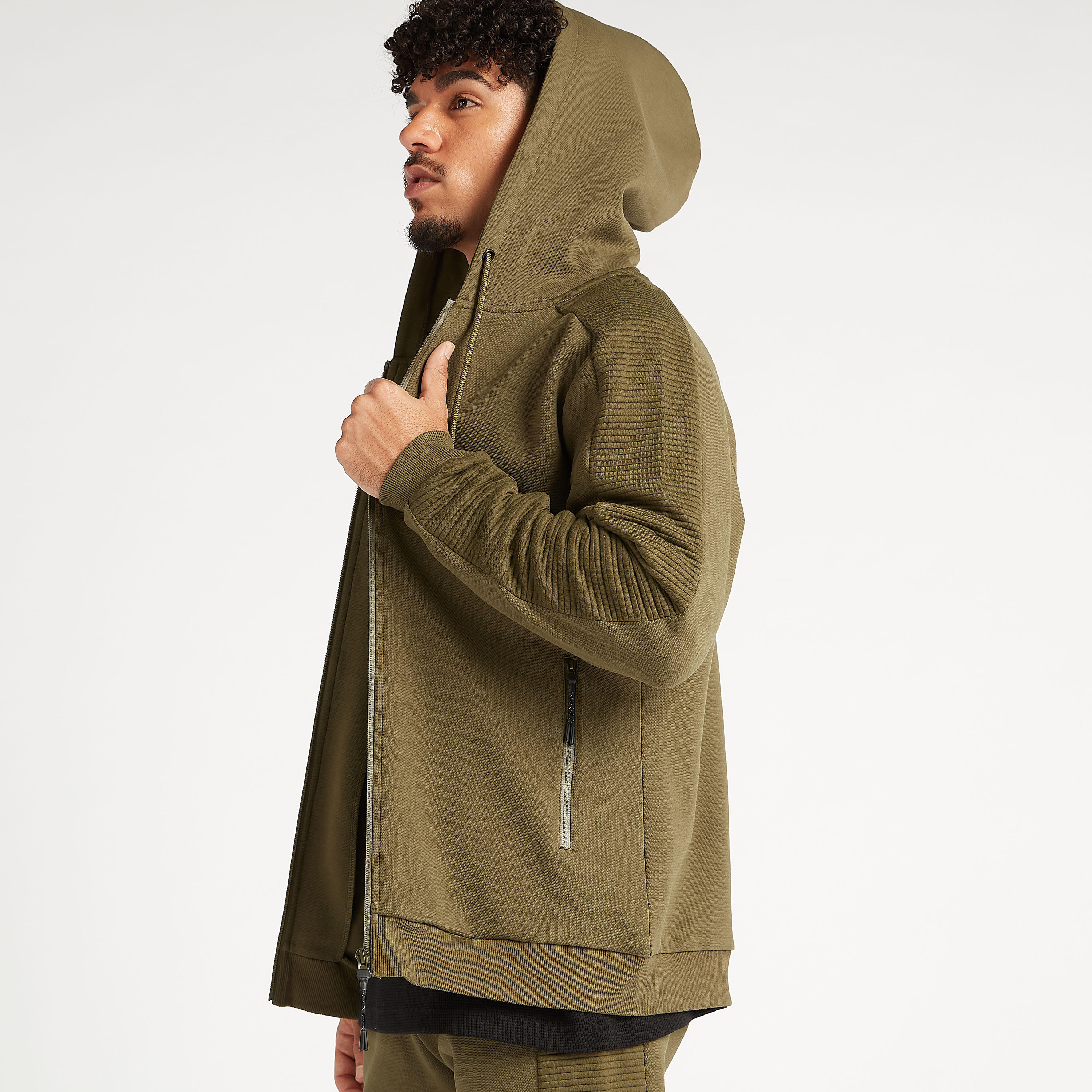 هودي مستدام بارز الملس بسحّاب وأكمام طويلة وجيوب-men-winterwear-hoodiesandsweatshirts-image-1