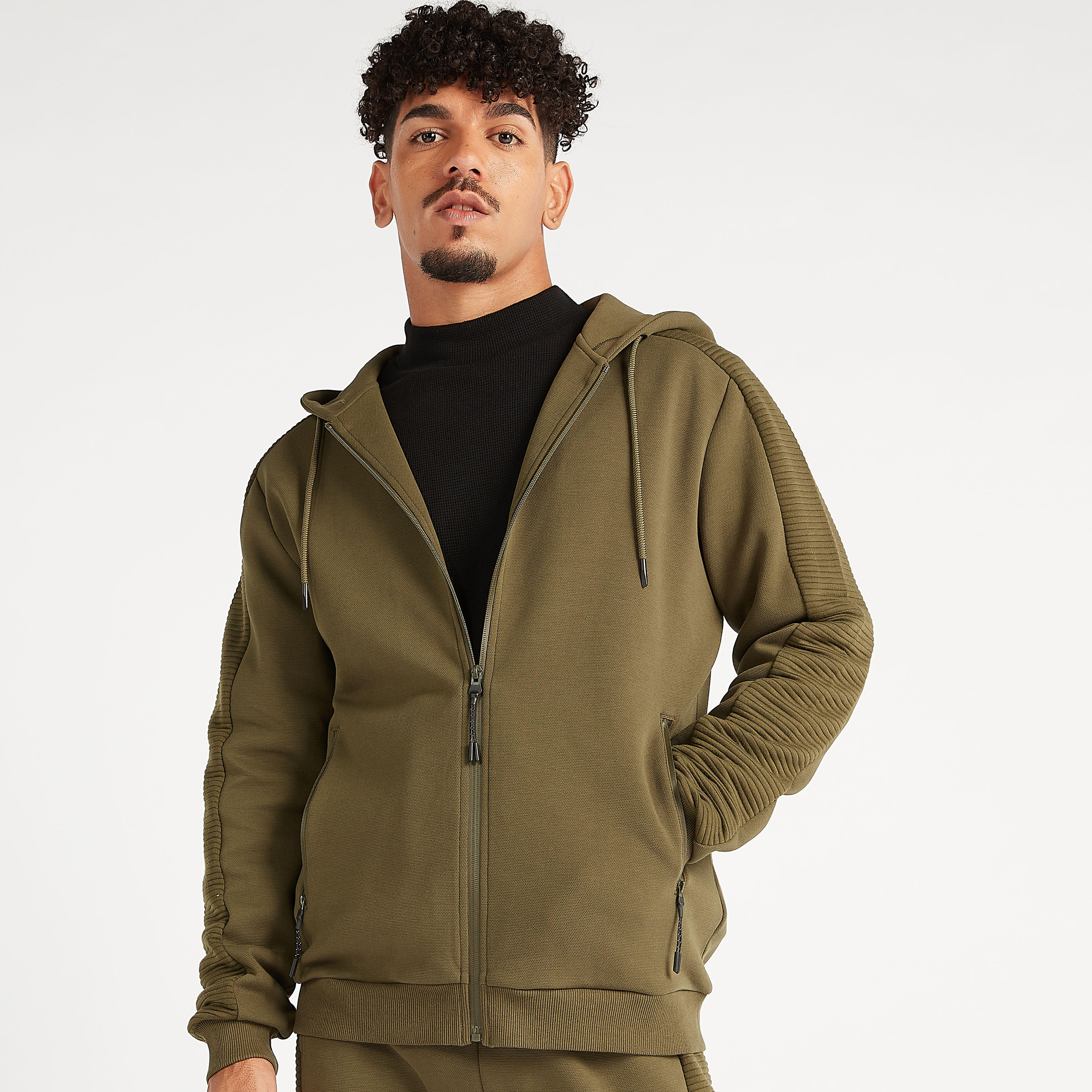 هودي مستدام بارز الملس بسحّاب وأكمام طويلة وجيوب-men-winterwear-hoodiesandsweatshirts-image-6