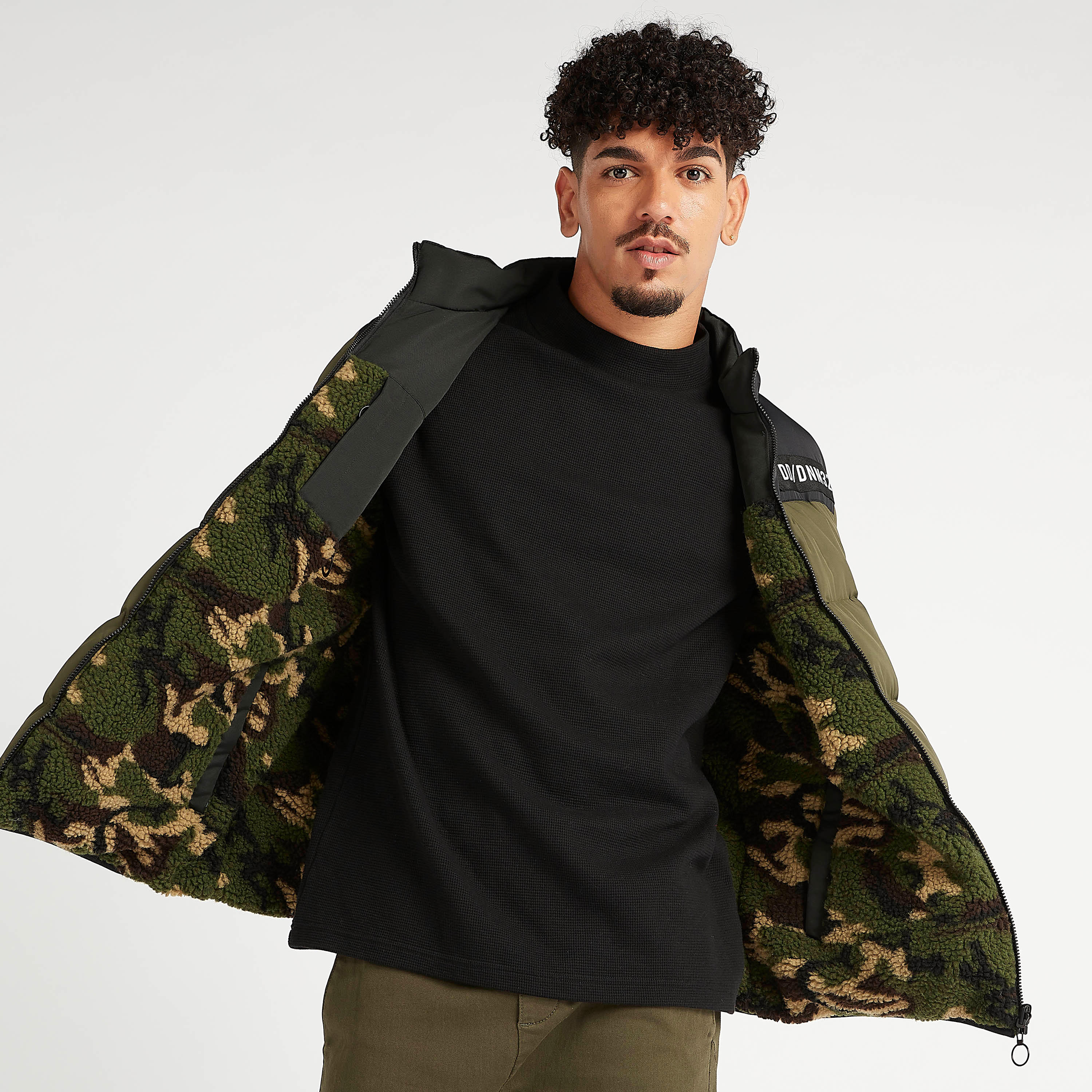 جاكيت بارز الملمس مبطّن يستخدم على الوجهين بأكمام طويلة وسحّاب-men-clothing-jacketsandblazers-jackets-image-10