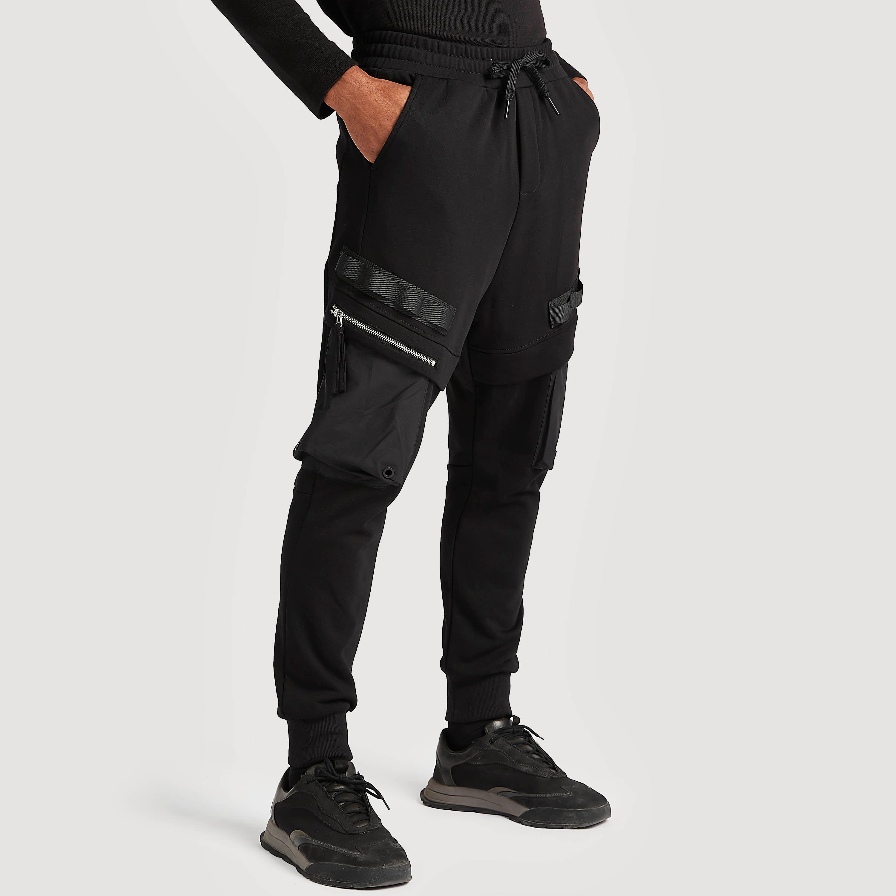 بنطلون رياضي مستدام سادة بخصر متوسّط الارتفاع ورباط إغلاق وجيوب-men-clothing-bottoms-joggers-image-5