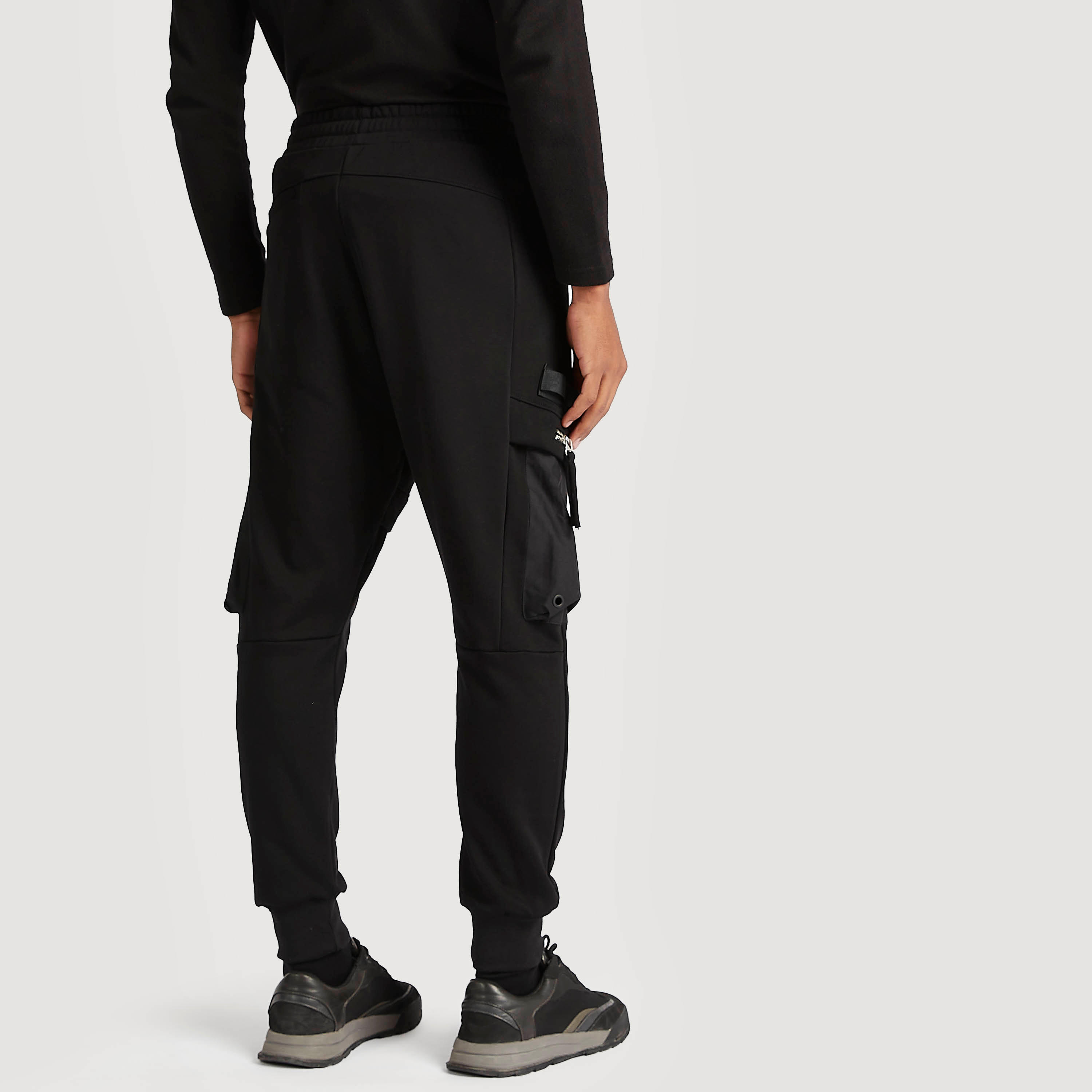 بنطلون رياضي مستدام سادة بخصر متوسّط الارتفاع ورباط إغلاق وجيوب-men-clothing-bottoms-joggers-image-2