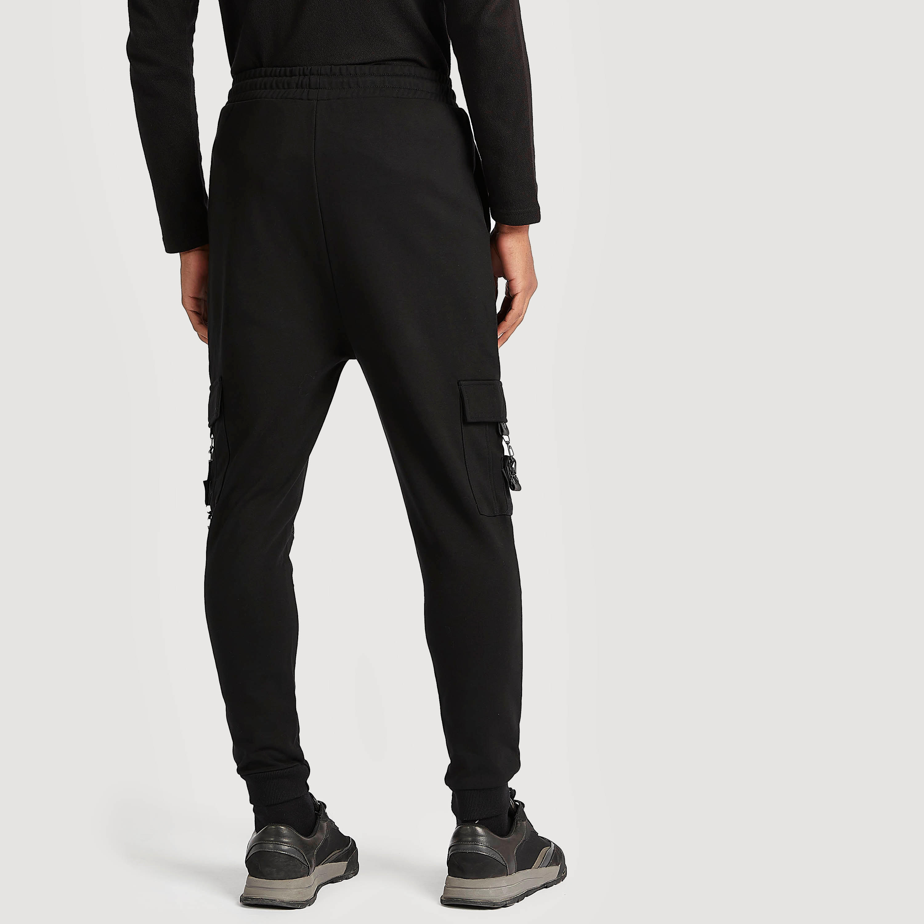 بنطلون رياضي مستدام سادة بخصر متوسّط الارتفاع ورباط إغلاق وجيوب-men-clothing-bottoms-joggers-image-2