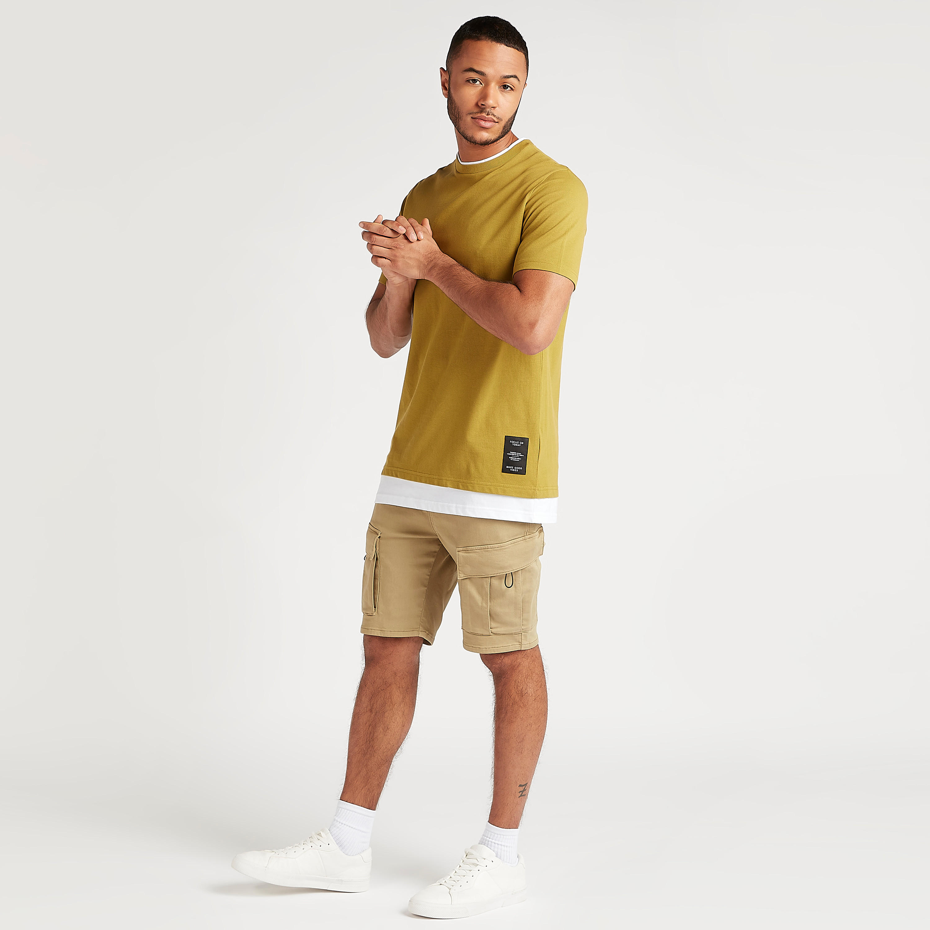 تيشيرت بارز الملمس بياقة ضيّقة وأكمام قصيرة-men-clothing-tshirtsandpolos-tshirts-image-6