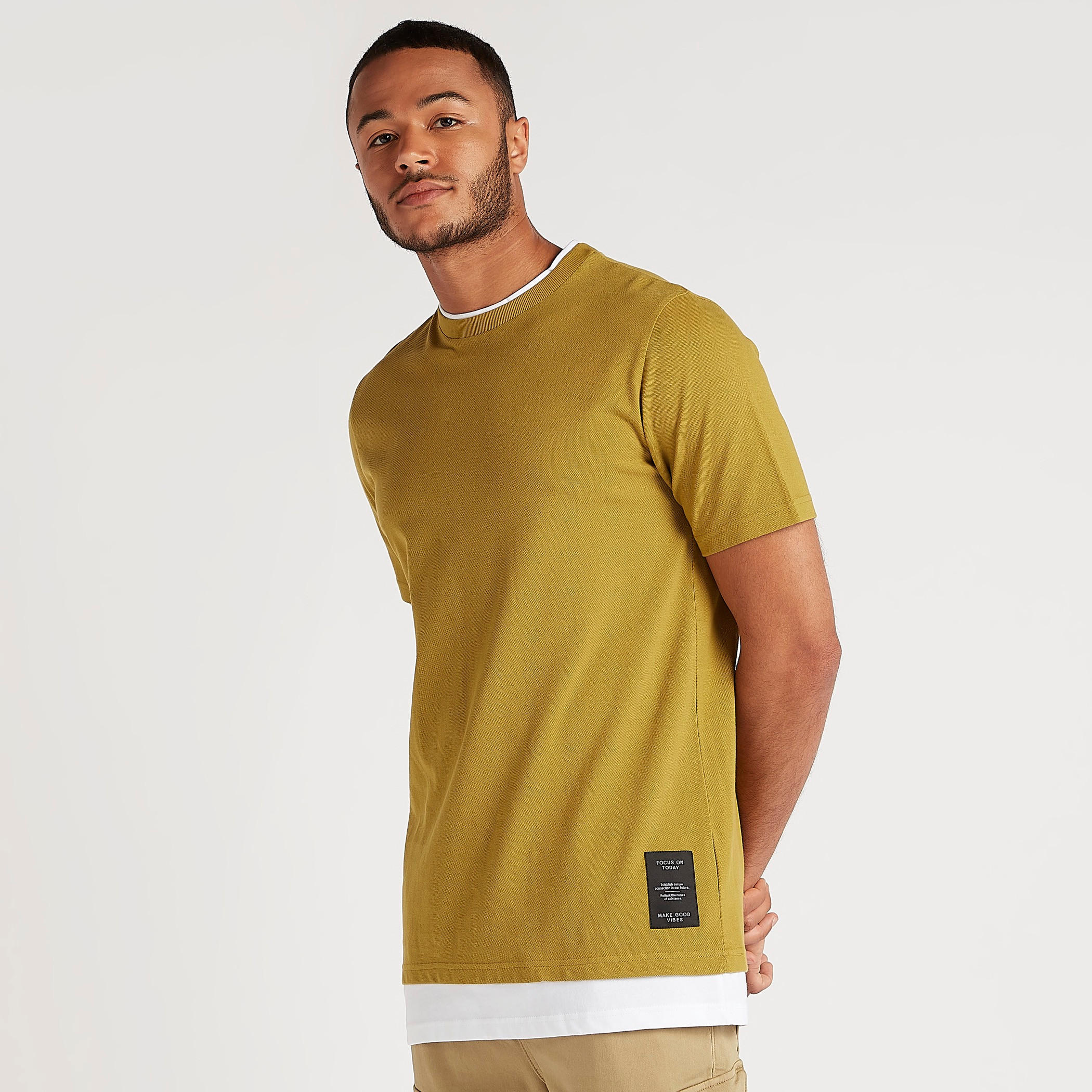 تيشيرت بارز الملمس بياقة ضيّقة وأكمام قصيرة-men-clothing-tshirtsandpolos-tshirts-image-5
