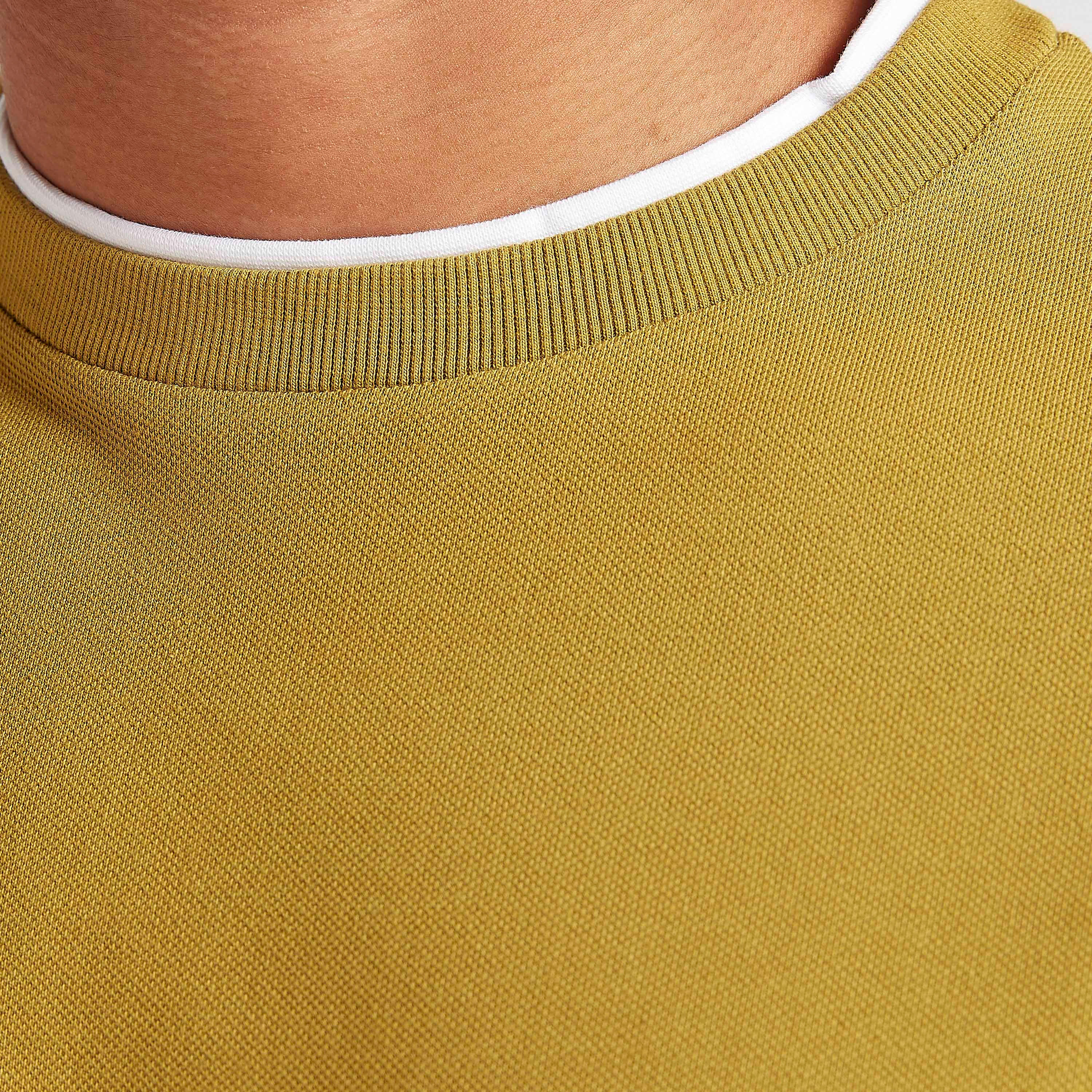 تيشيرت بارز الملمس بياقة ضيّقة وأكمام قصيرة-men-clothing-tshirtsandpolos-tshirts-image-4