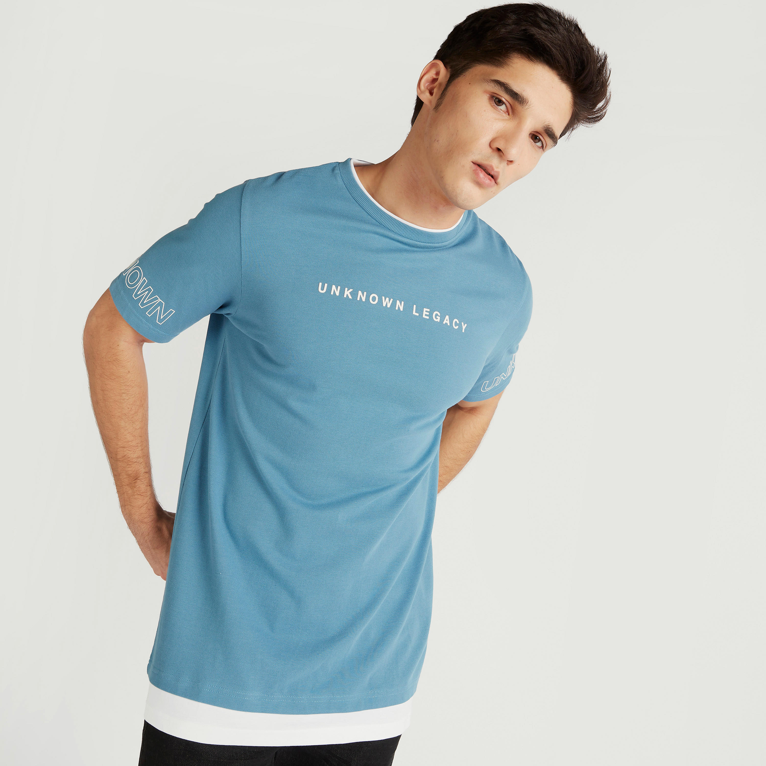 تيشيرت بارز الملمس بياقة ضيّقة وأكمام قصيرة-men-clothing-tshirtsandpolos-tshirts-image-6