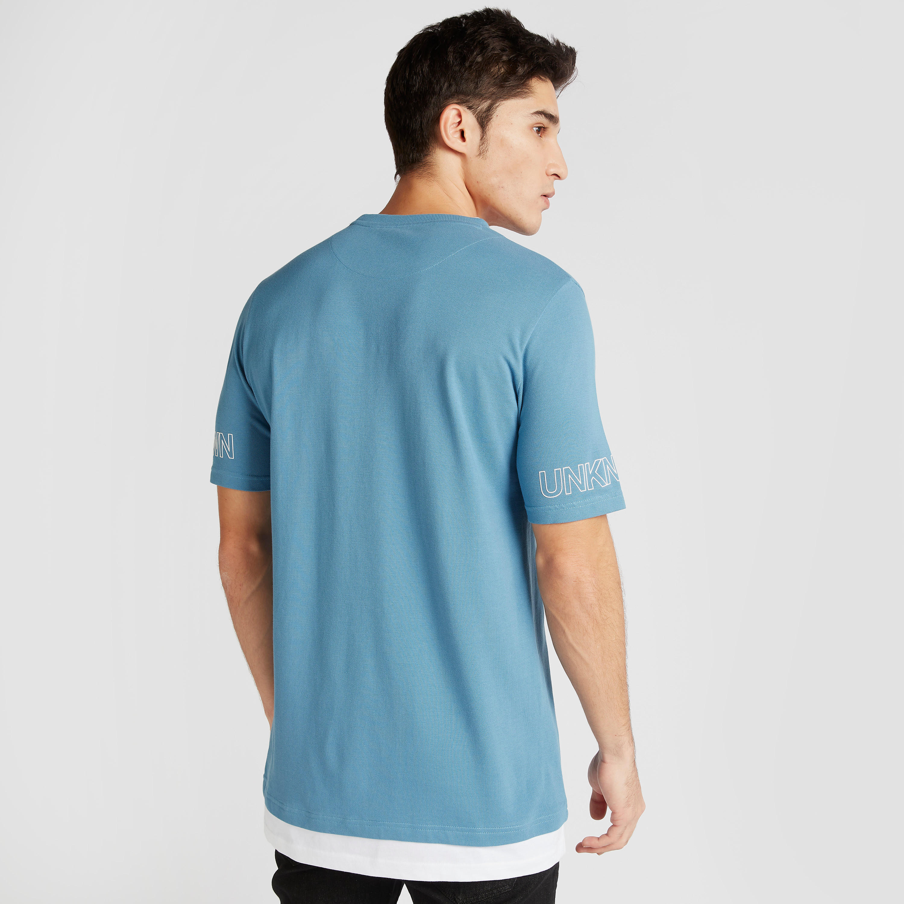 تيشيرت بارز الملمس بياقة ضيّقة وأكمام قصيرة-men-clothing-tshirtsandpolos-tshirts-image-3