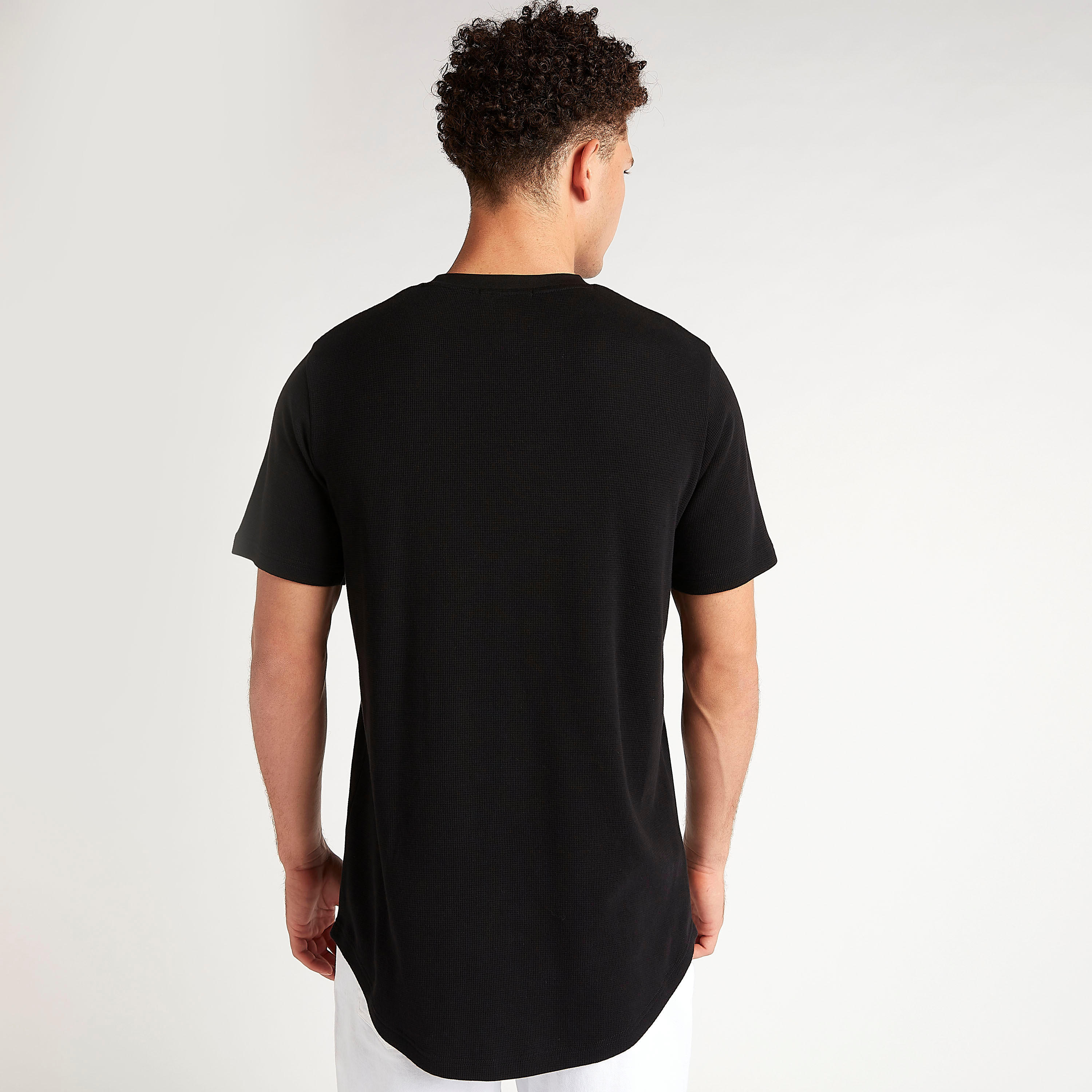 تيشيرت بارز الملمس بياقة ضيّقة وأكمام قصيرة-men-clothing-tshirtsandpolos-tshirts-image-4