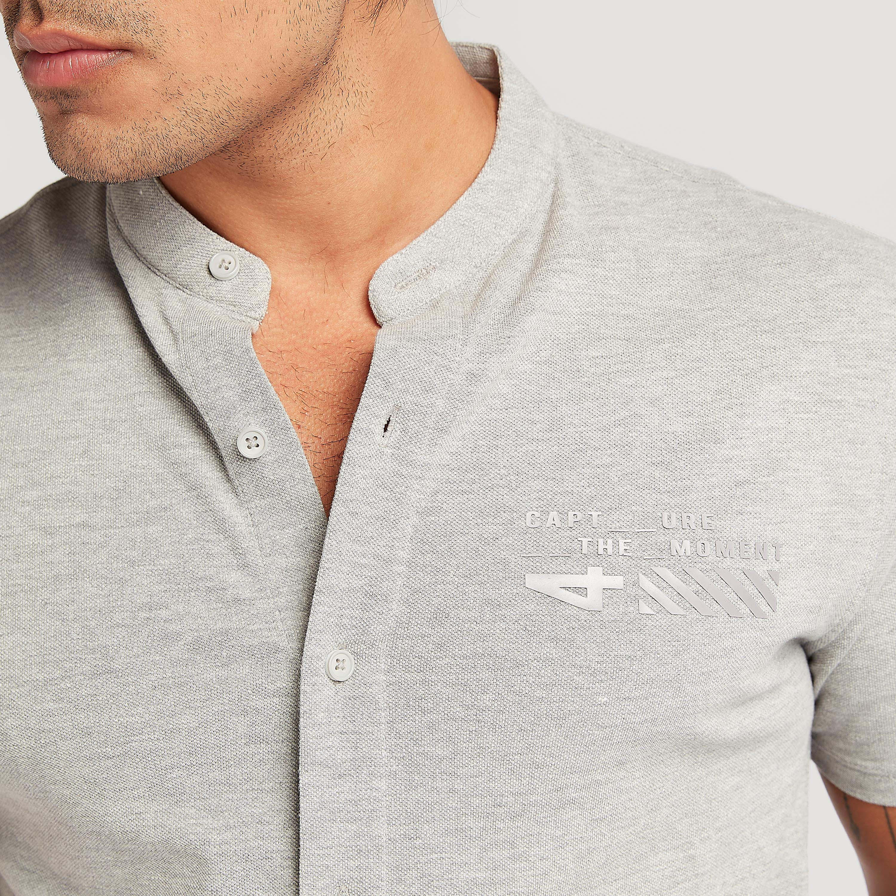 قميص بياقة ماندارين وأكمام قصيرة وطبعات-men-clothing-shirts-image-3
