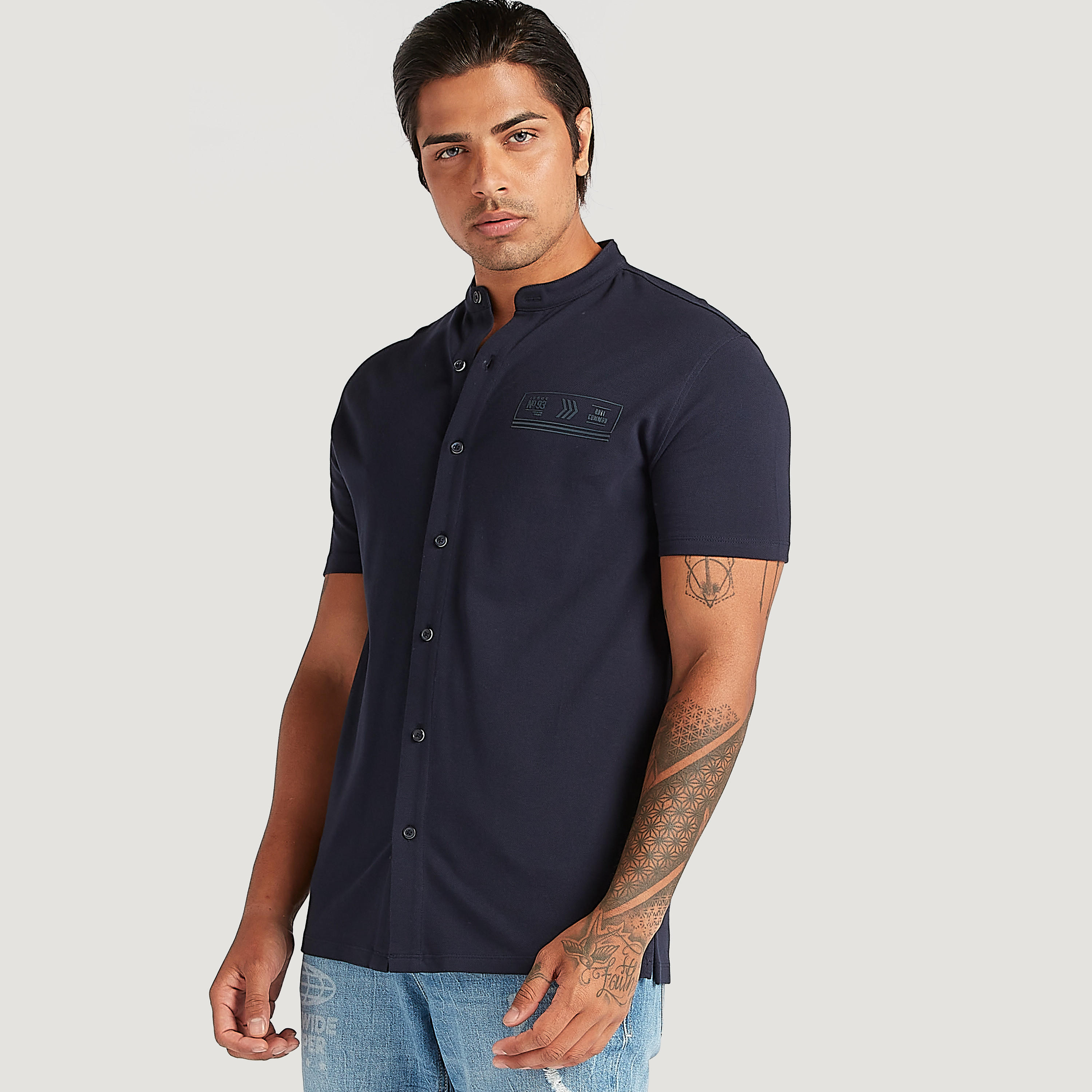 قميص بياقة ماندارين وأكمام قصيرة وطبعات-men-clothing-shirts-image-1