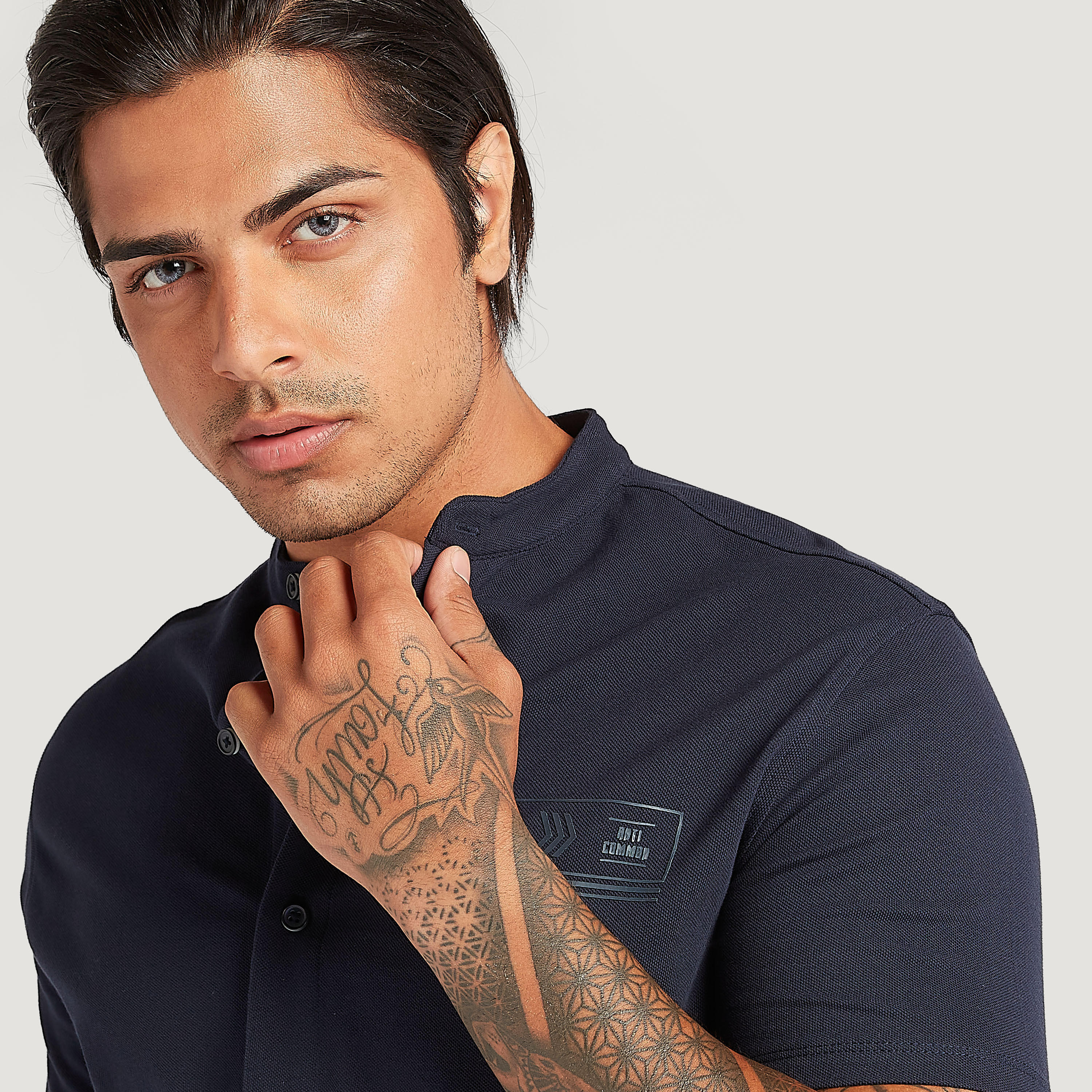 قميص بياقة ماندارين وأكمام قصيرة وطبعات-men-clothing-shirts-image-5
