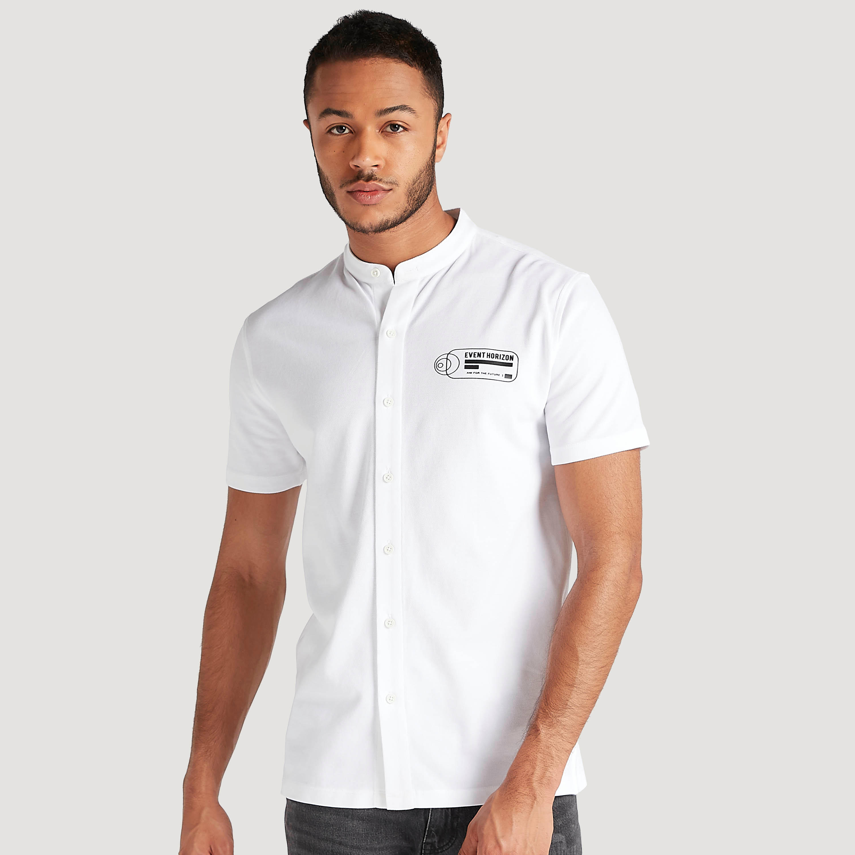 قميص بياقة ماندارين وأكمام قصيرة وطبعات-men-clothing-shirts-image-5