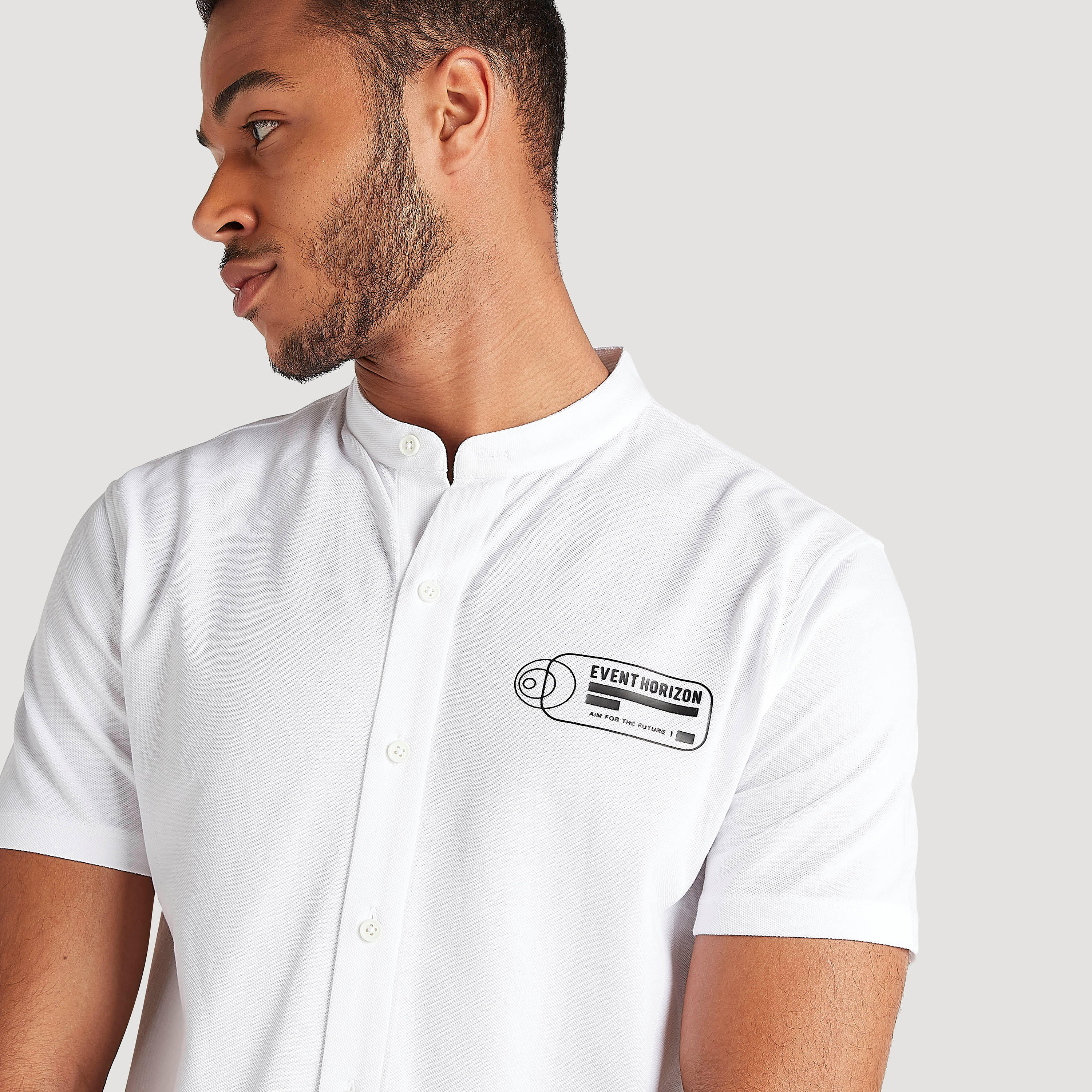 قميص بياقة ماندارين وأكمام قصيرة وطبعات-men-clothing-shirts-image-3