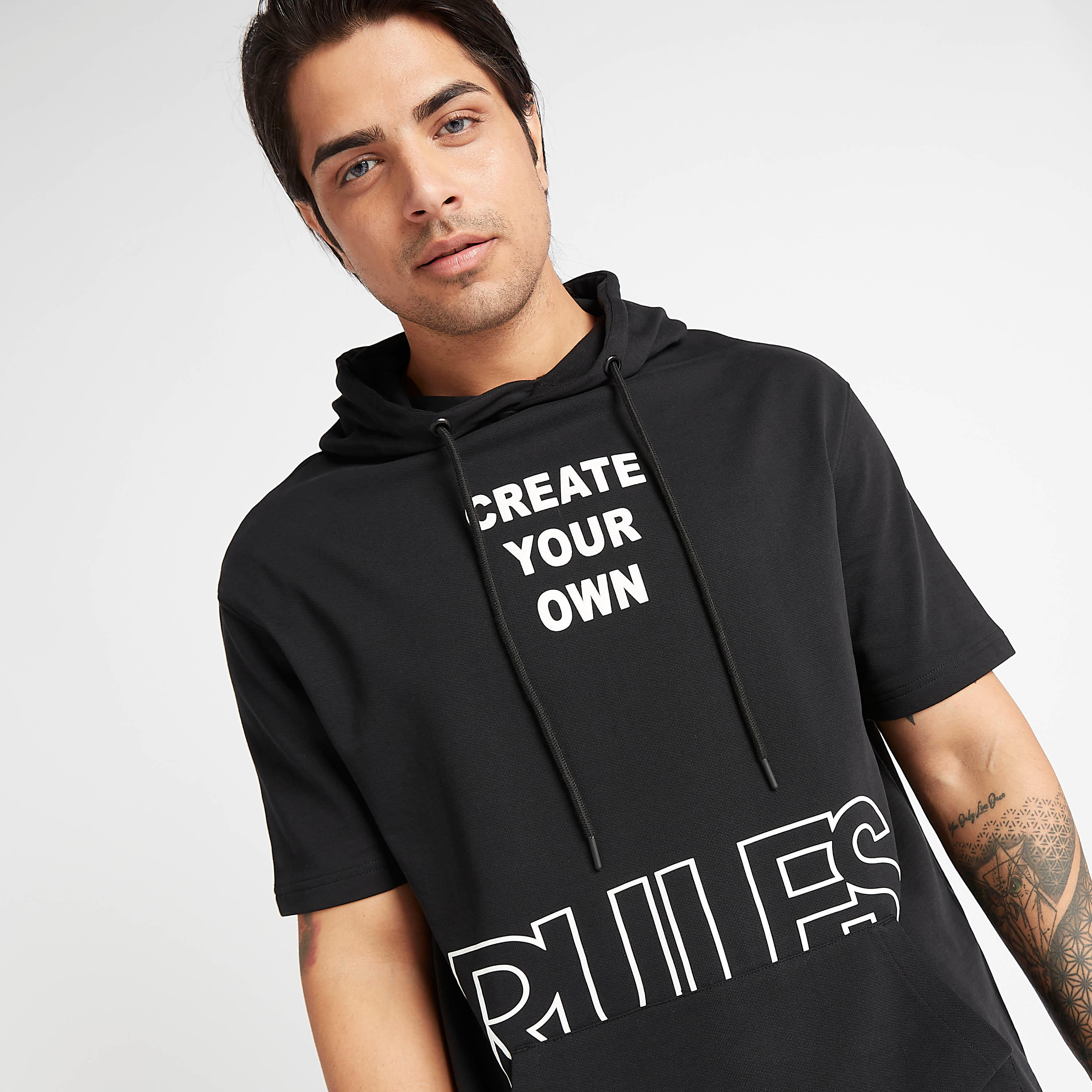 هودي بطبعات وأكمام قصيرة وجيوب-men-winterwear-hoodiesandsweatshirts-image-3