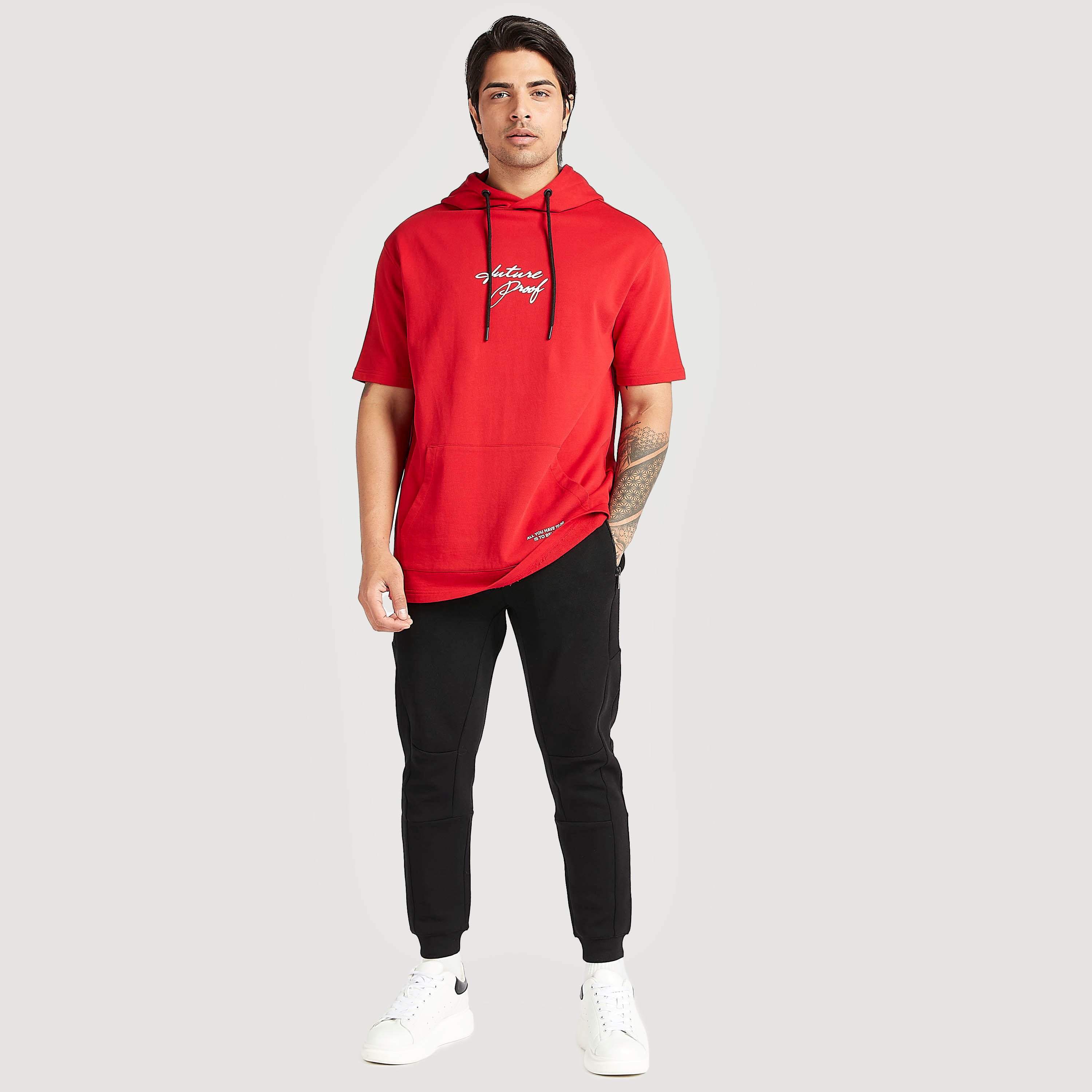 هودي بطبعات وأكمام قصيرة وجيوب-men-winterwear-hoodiesandsweatshirts-image-2