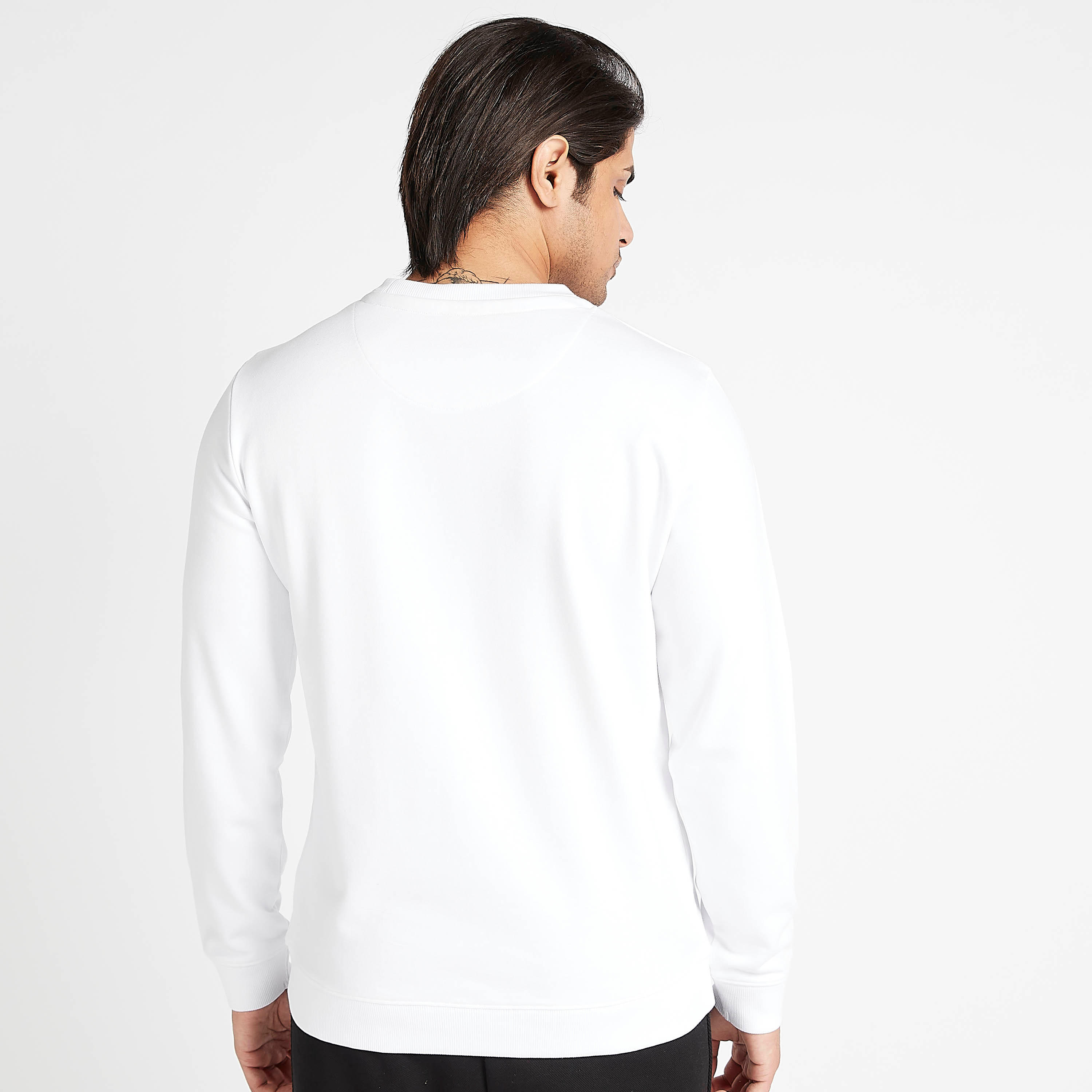 سويت شيرت بياقة ضيّقة وأكمام طويلة وطبعات-men-winterwear-hoodiesandsweatshirts-image-2
