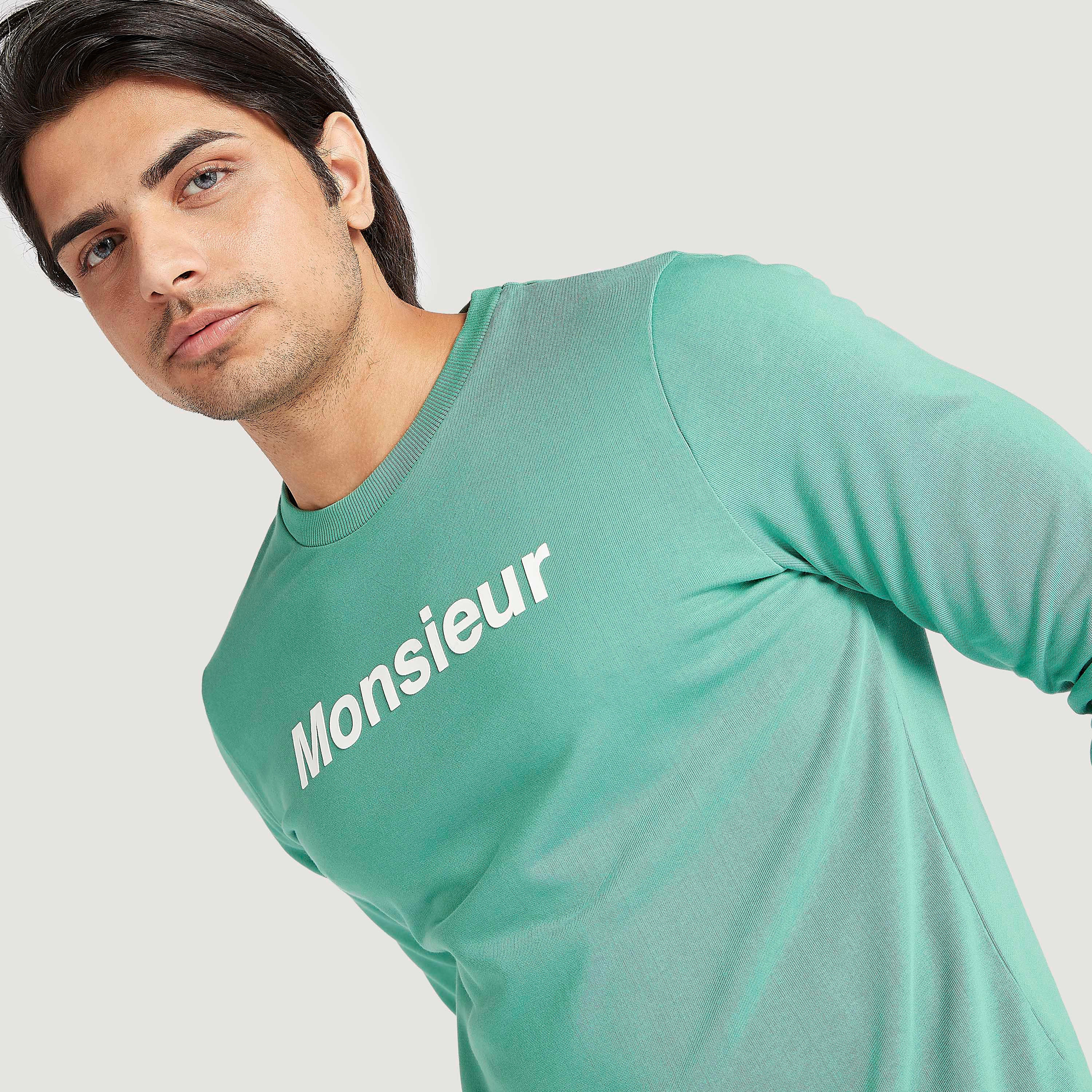 سويت شيرت بياقة ضيّقة وأكمام طويلة وطبعات-men-winterwear-hoodiesandsweatshirts-image-3