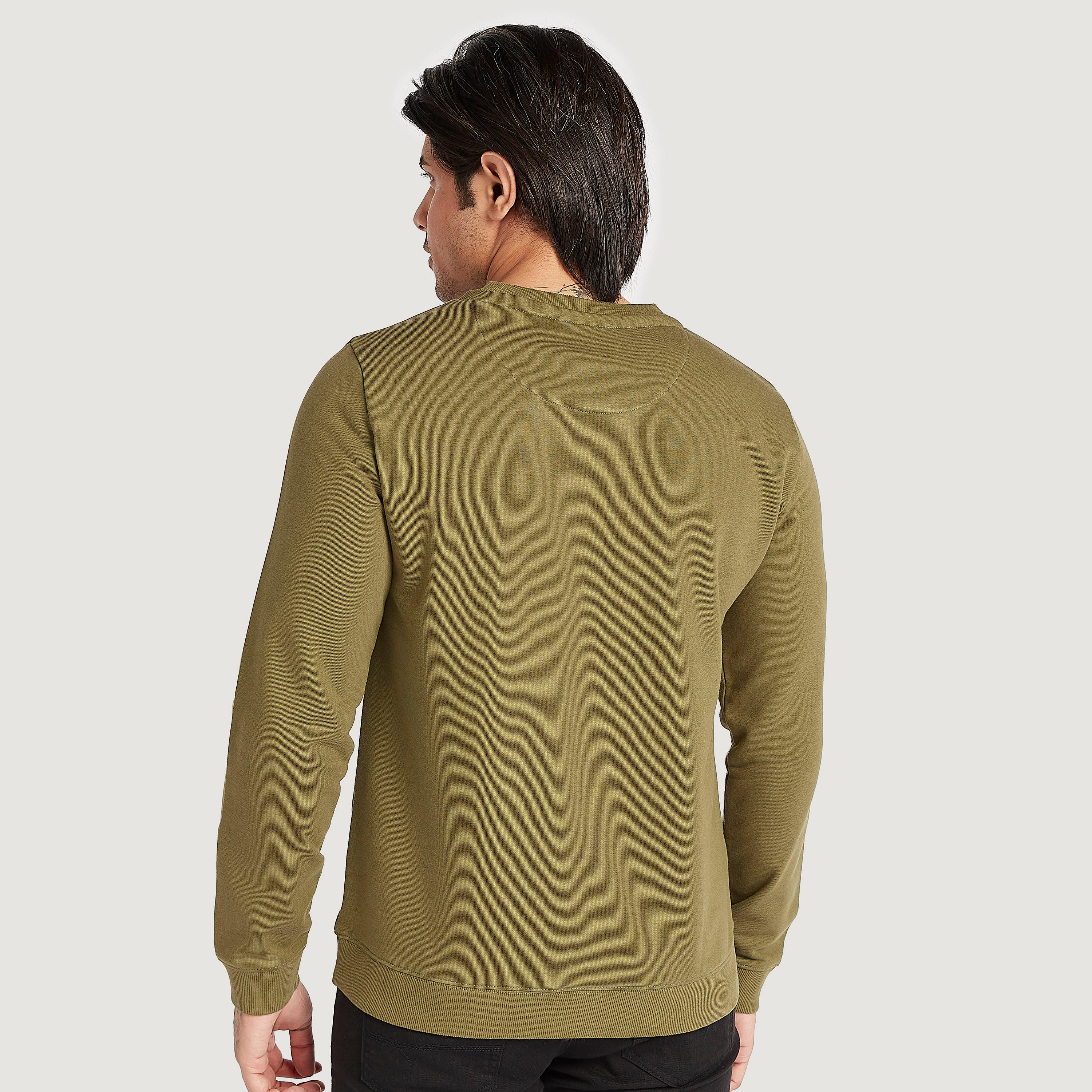 سويت شيرت بياقة ضيّقة وأكمام طويلة وطبعات-men-winterwear-hoodiesandsweatshirts-image-4
