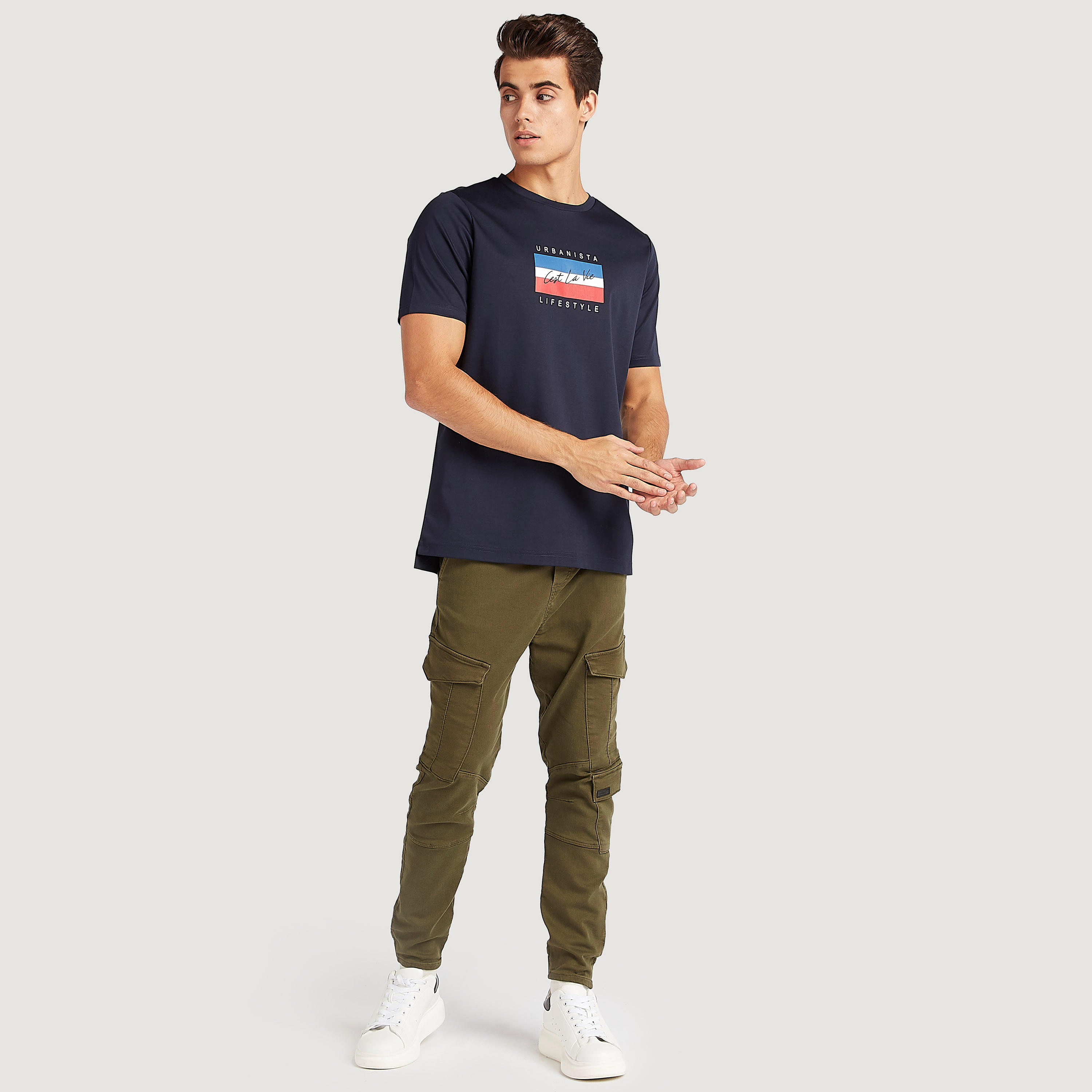 تيشيرت بياقة ضيّقة وأكمام قصيرة وطبعات-men-clothing-tshirtsandpolos-tshirts-image-2