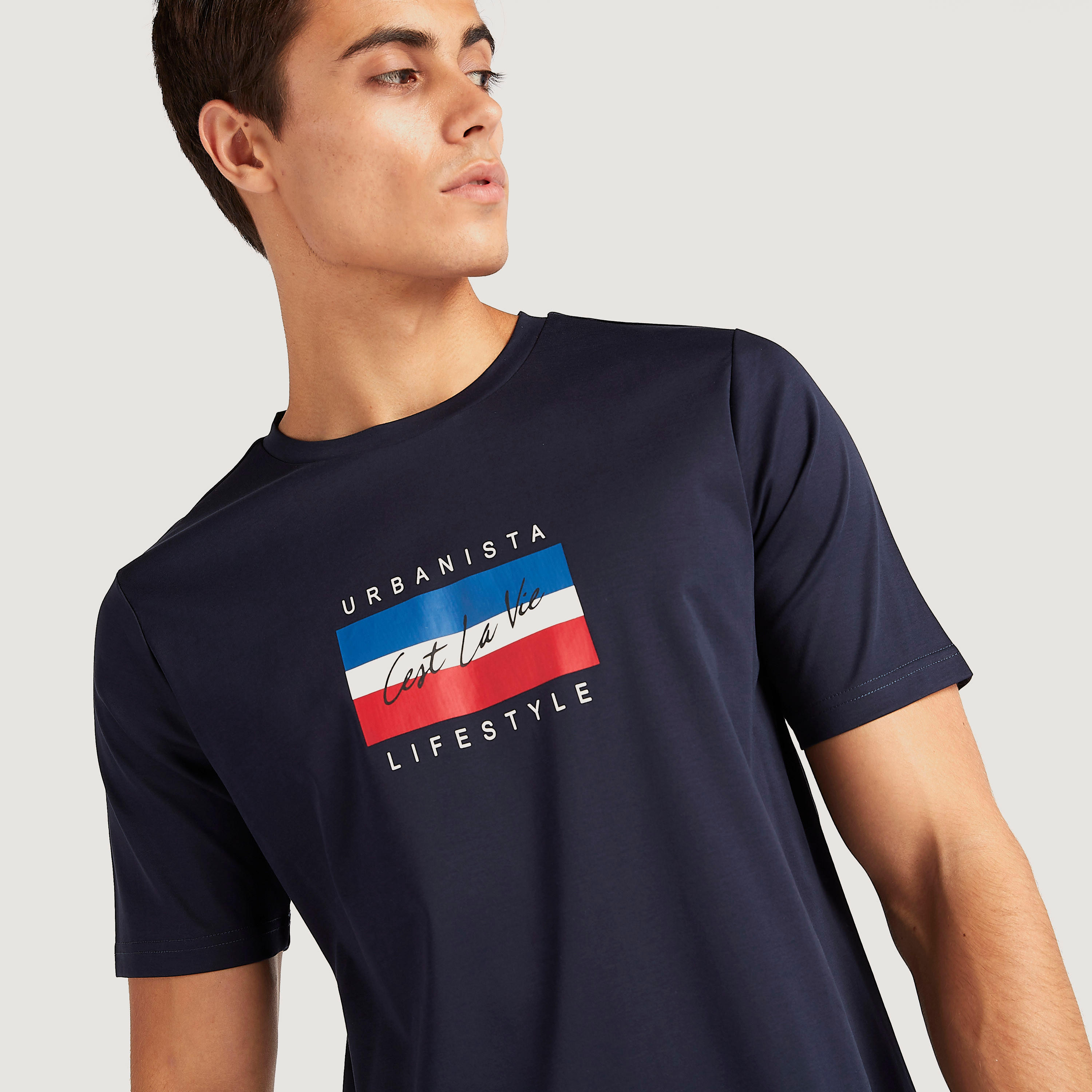 تيشيرت بياقة ضيّقة وأكمام قصيرة وطبعات-men-clothing-tshirtsandpolos-tshirts-image-3