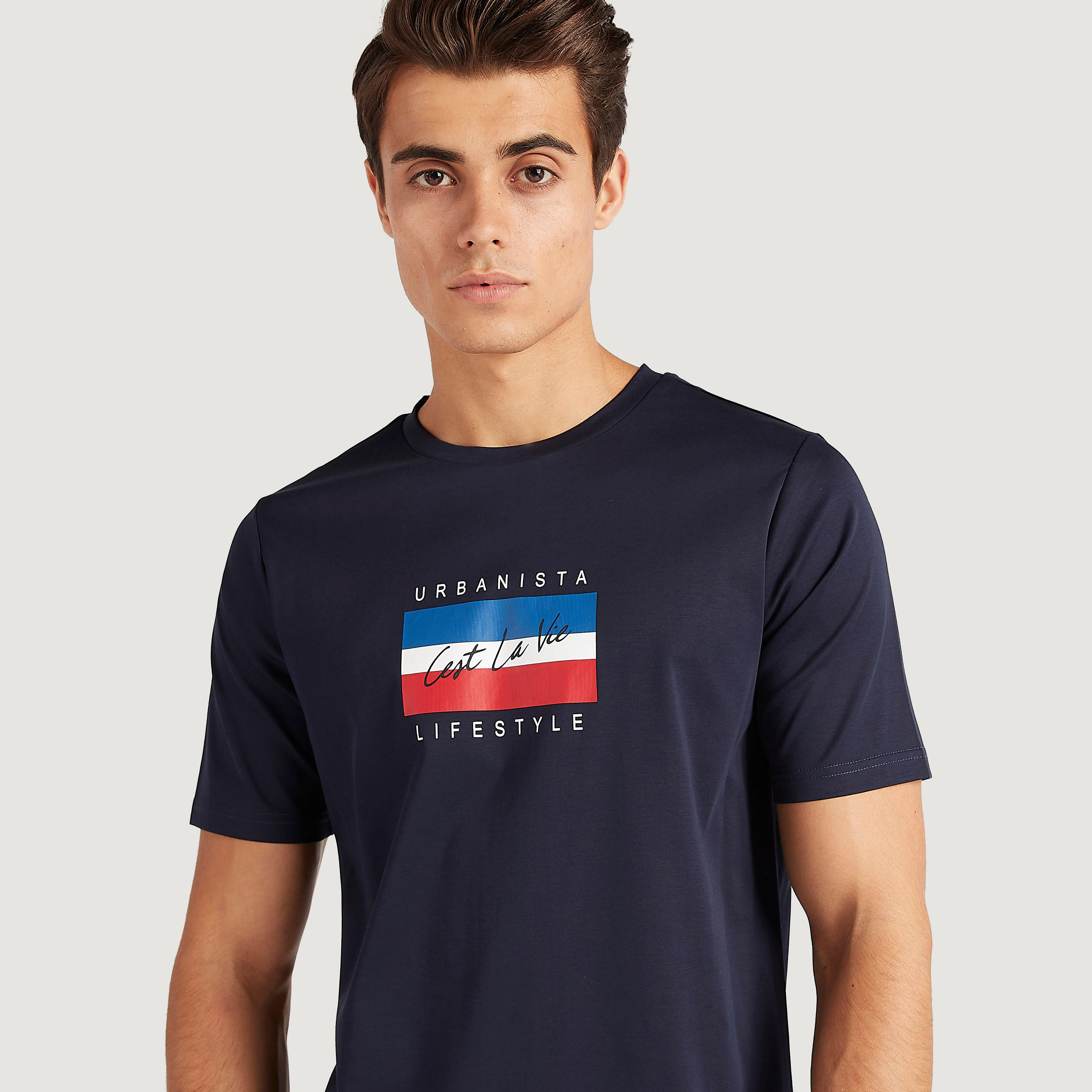 تيشيرت بياقة ضيّقة وأكمام قصيرة وطبعات-men-clothing-tshirtsandpolos-tshirts-image-5