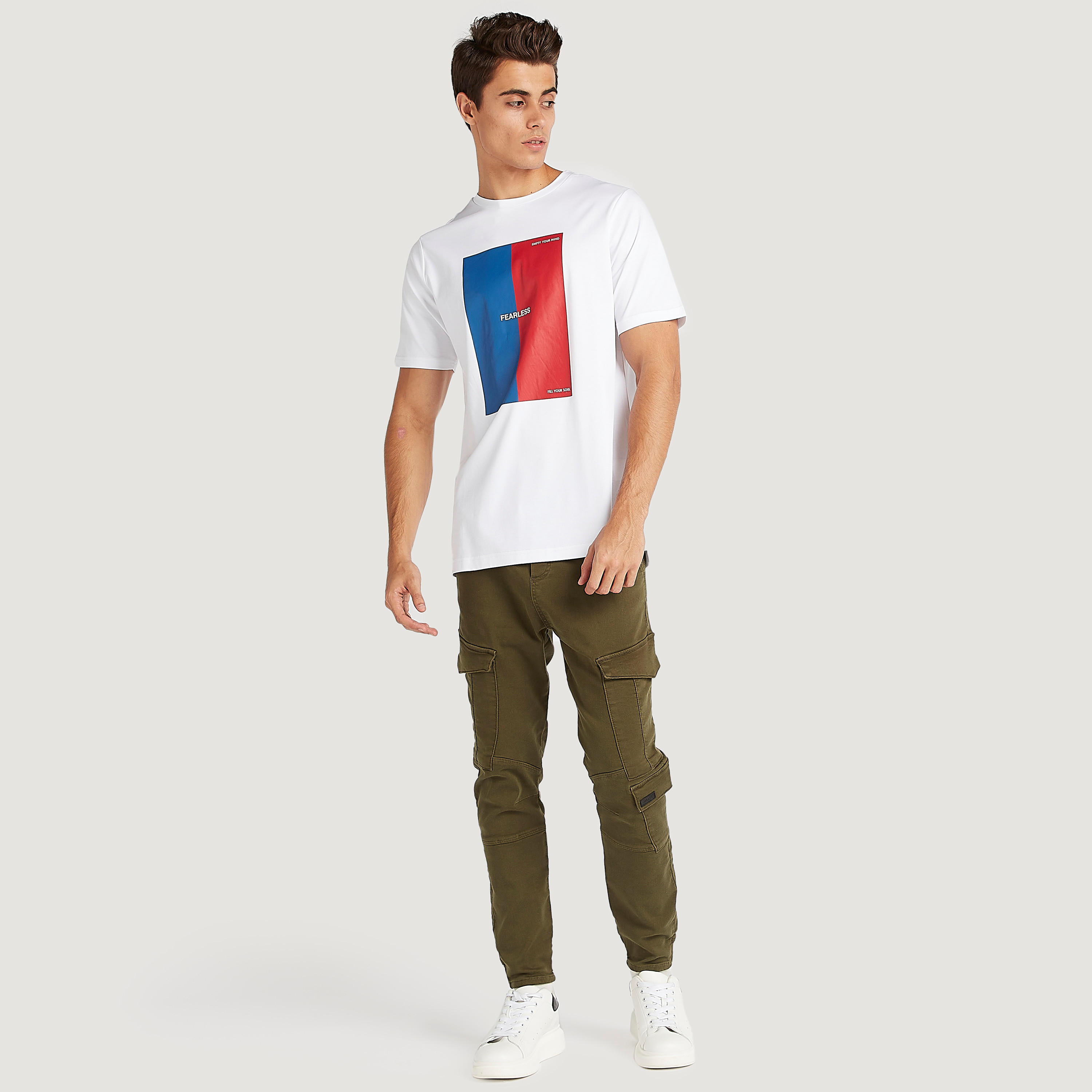 تيشيرت بياقة ضيّقة وأكمام قصيرة وطبعات-men-clothing-tshirtsandpolos-tshirts-image-2
