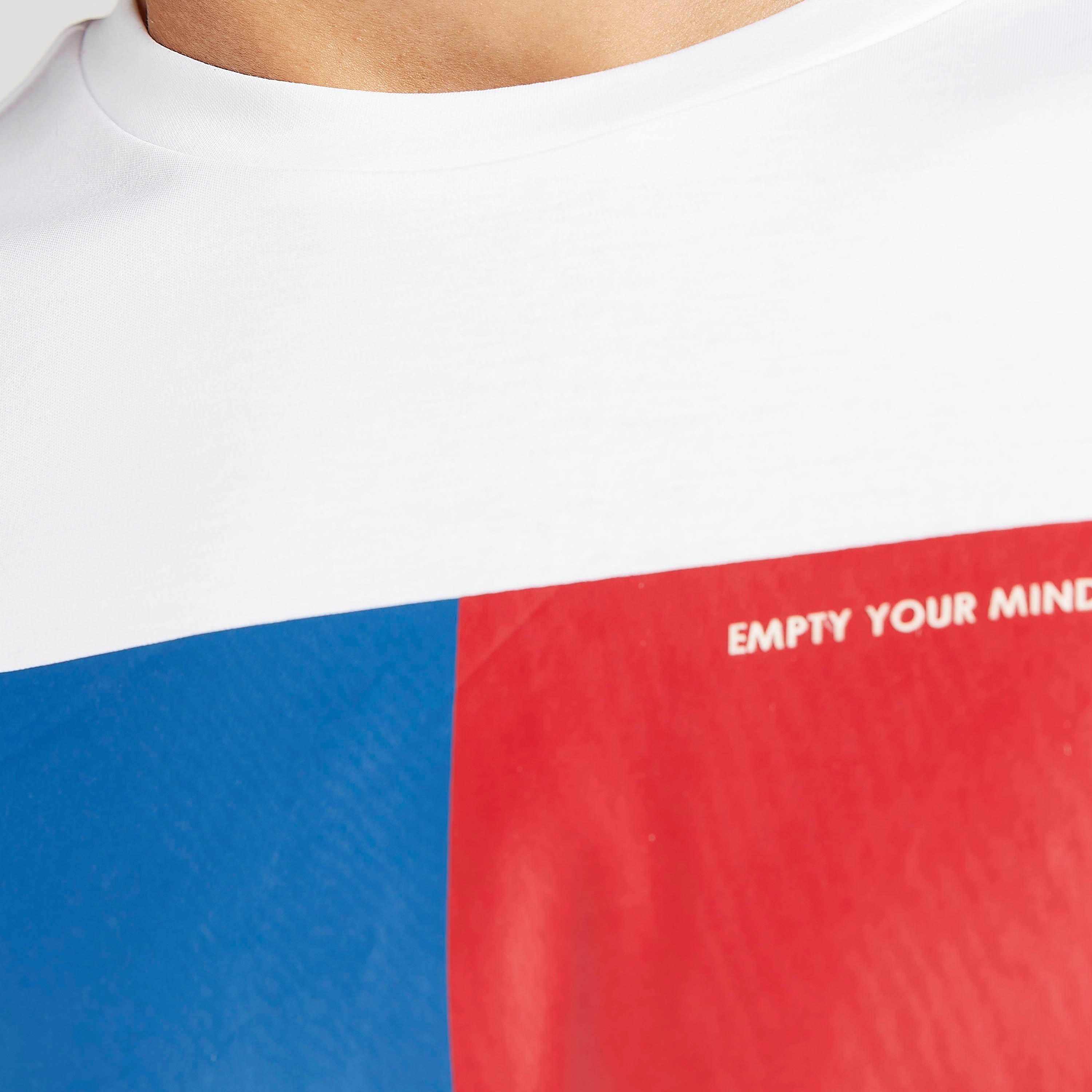 تيشيرت بياقة ضيّقة وأكمام قصيرة وطبعات-men-clothing-tshirtsandpolos-tshirts-image-5