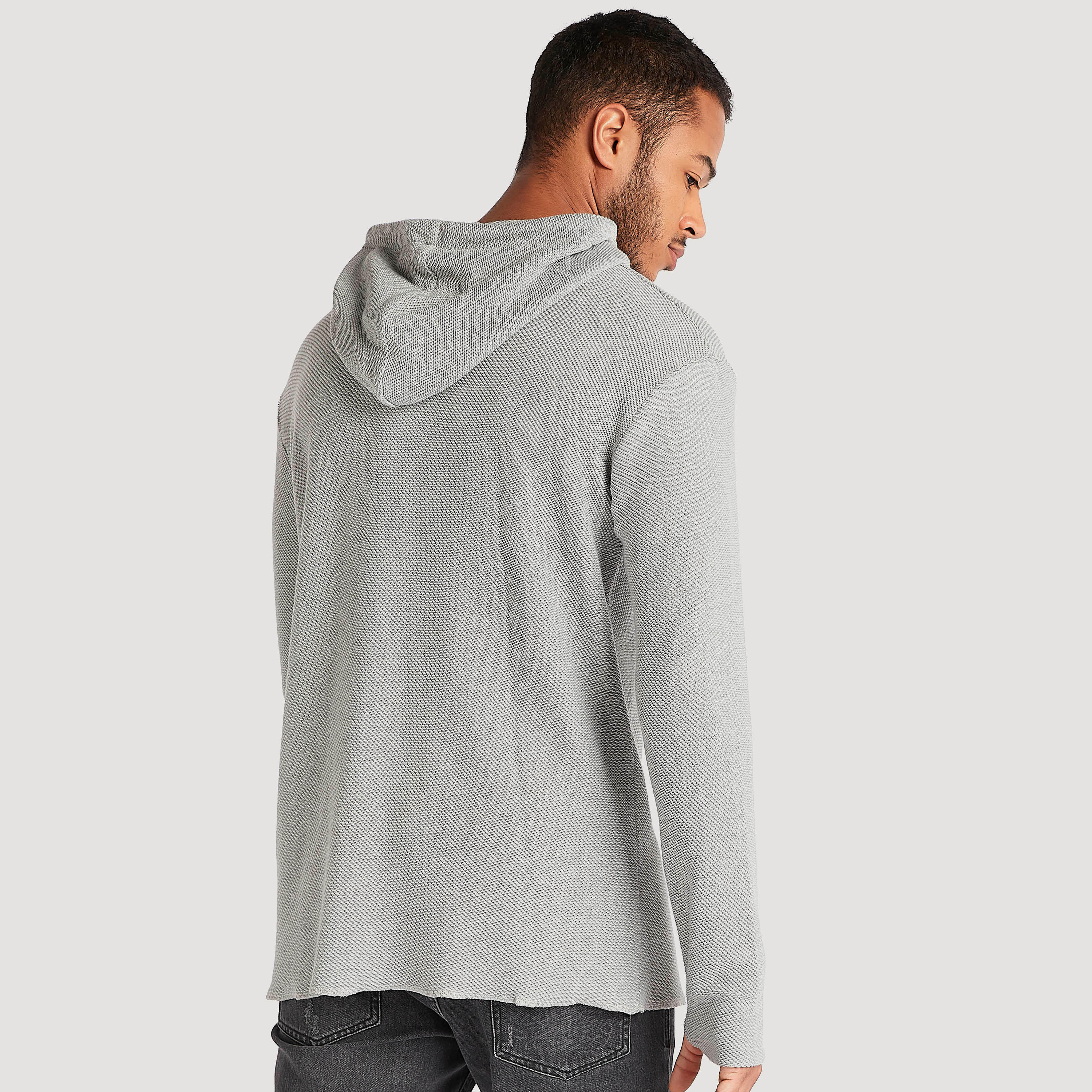 هودي طويل بارز الملمس بأكمام طويلة-men-winterwear-hoodiesandsweatshirts-image-3