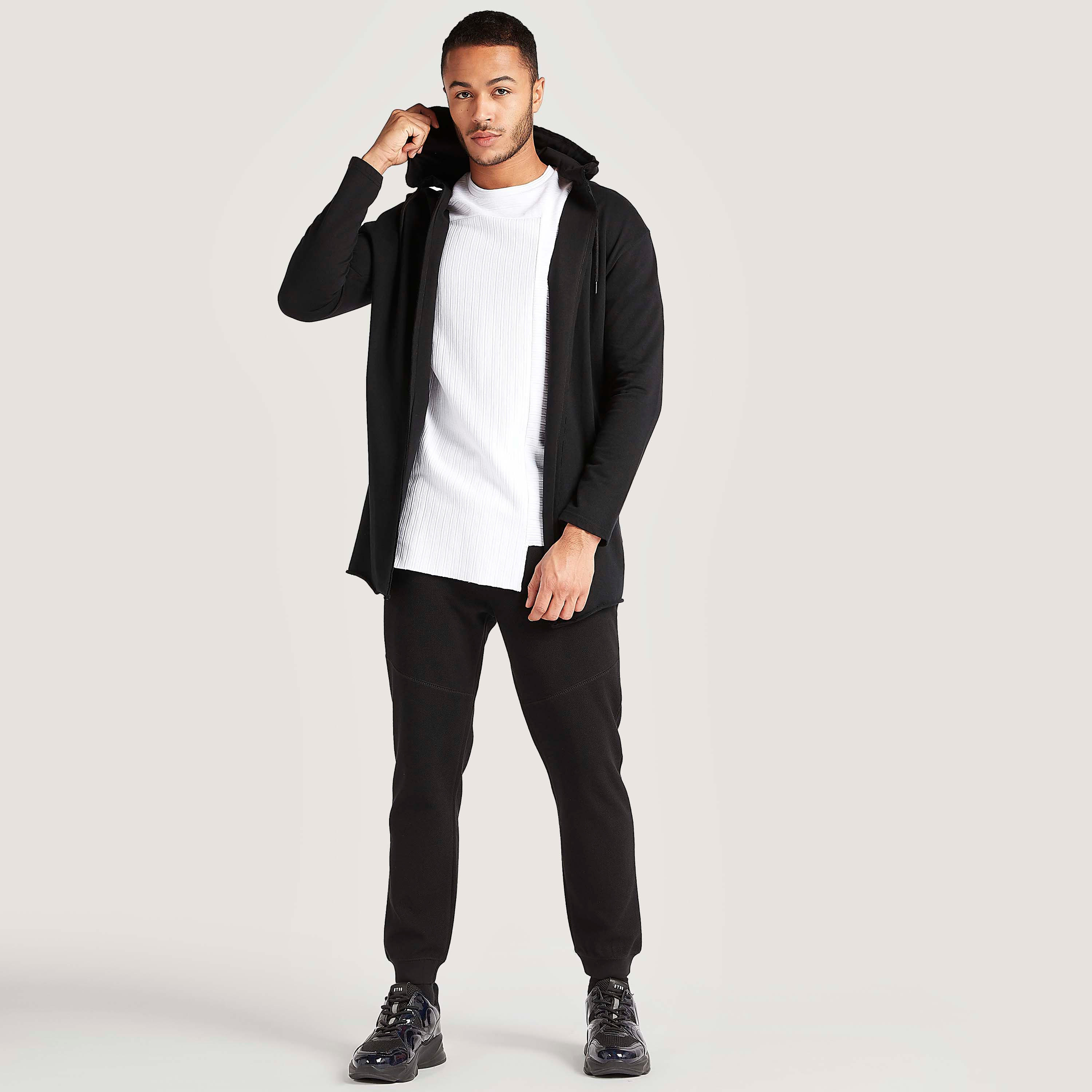 هودي طويل سادة بجيوب وسحّاب-men-winterwear-hoodiesandsweatshirts-image-2