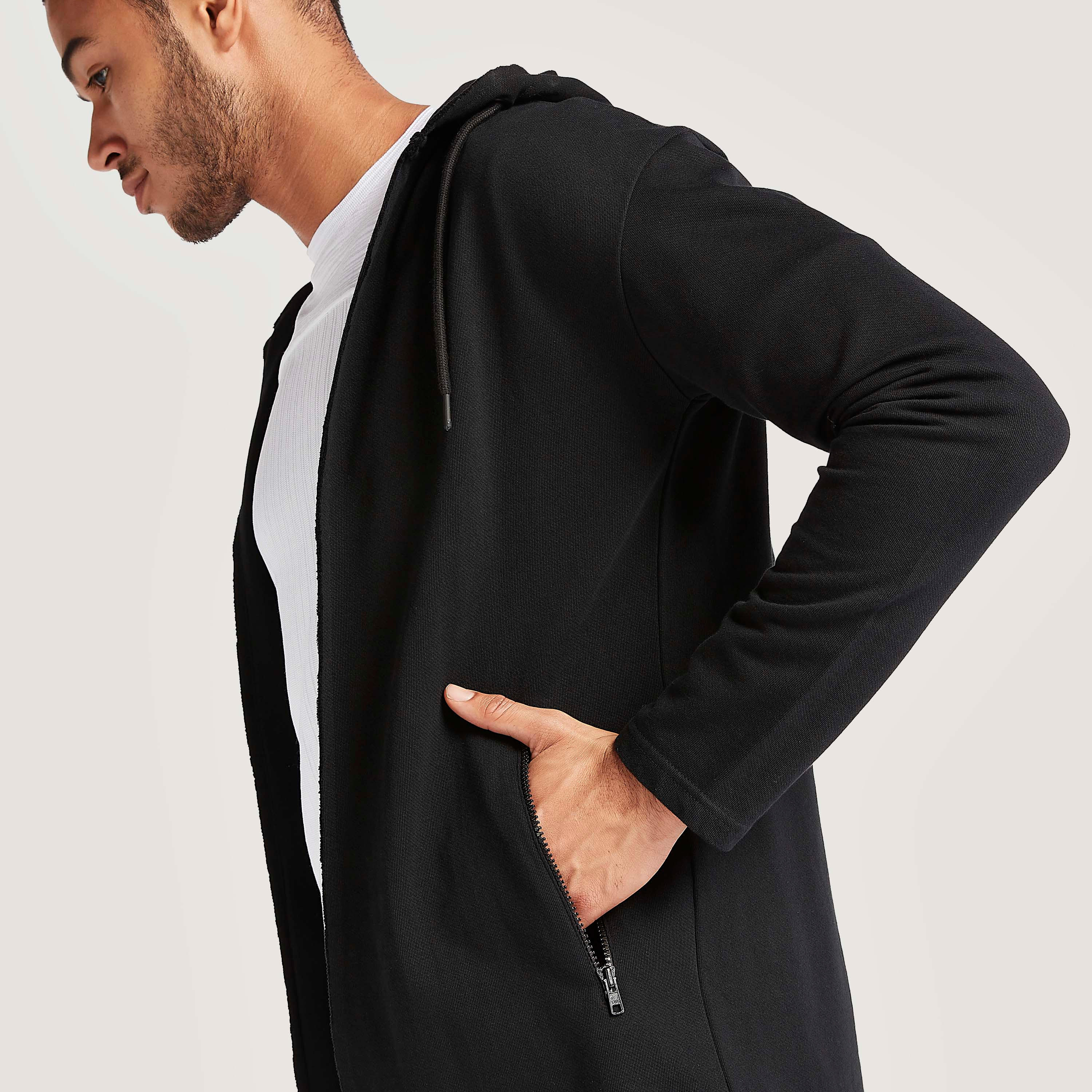 هودي طويل سادة بجيوب وسحّاب-men-winterwear-hoodiesandsweatshirts-image-3