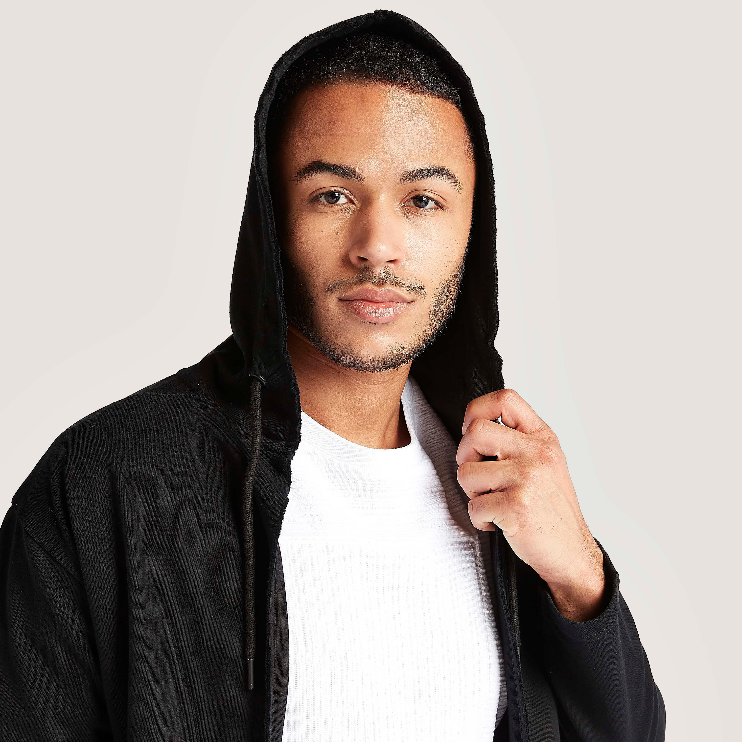 هودي طويل سادة بجيوب وسحّاب-men-winterwear-hoodiesandsweatshirts-image-5
