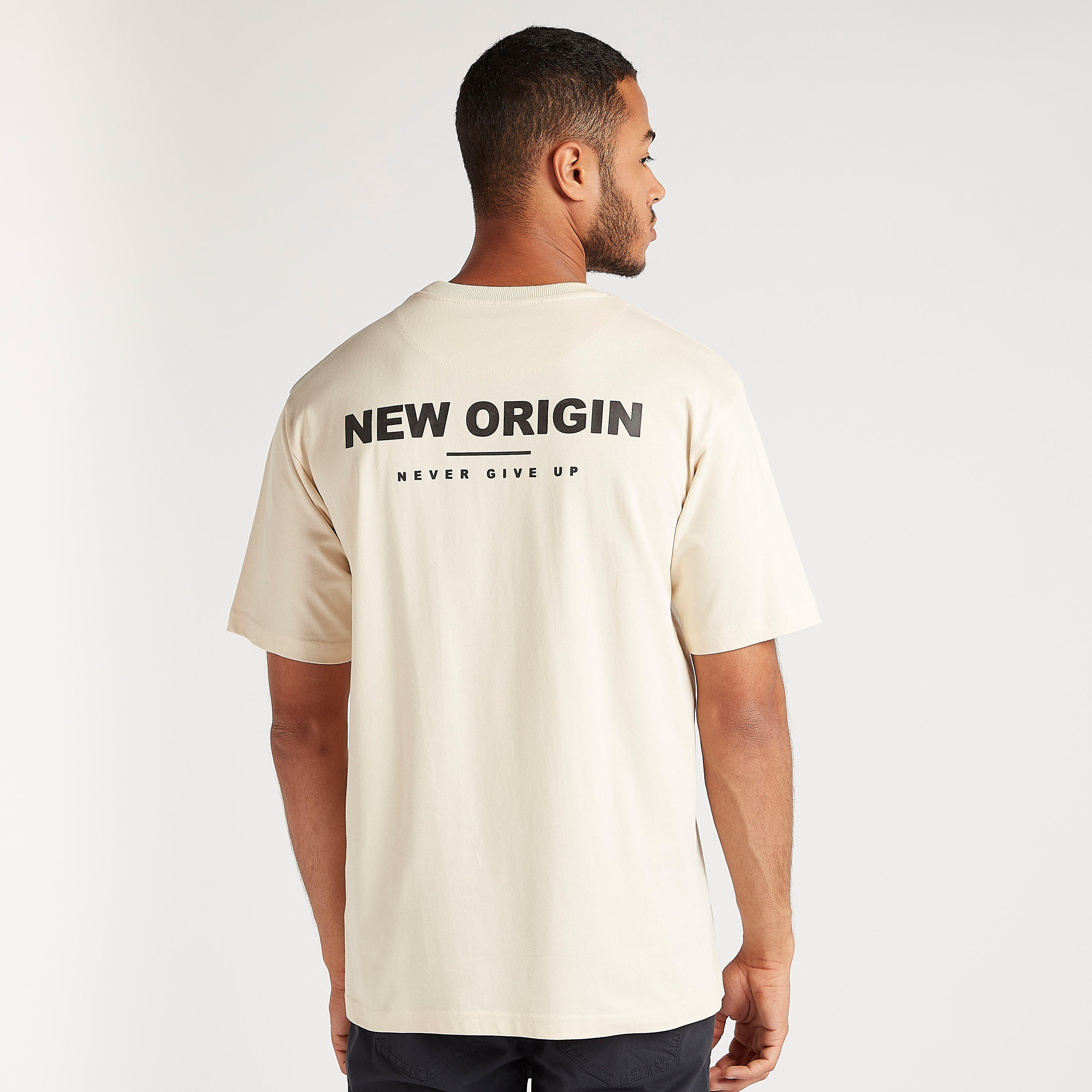 تيشيرت بياقة ضيّقة وأكمام قصيرة وطبعات-men-clothing-tshirtsandpolos-tshirts-image-4