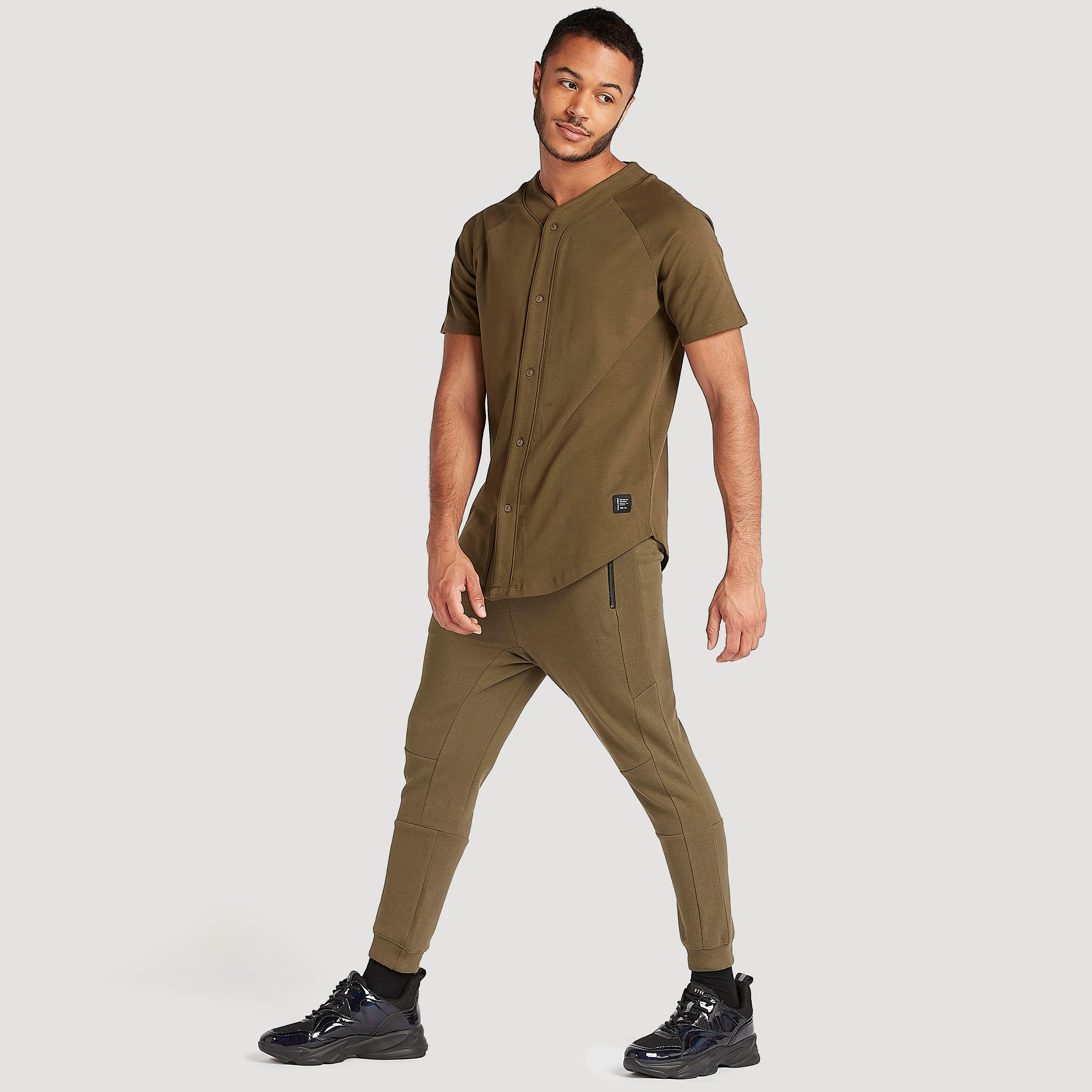قميص سادة بزر مع أكمام قصيرة مغايرة-men-clothing-shirts-image-4