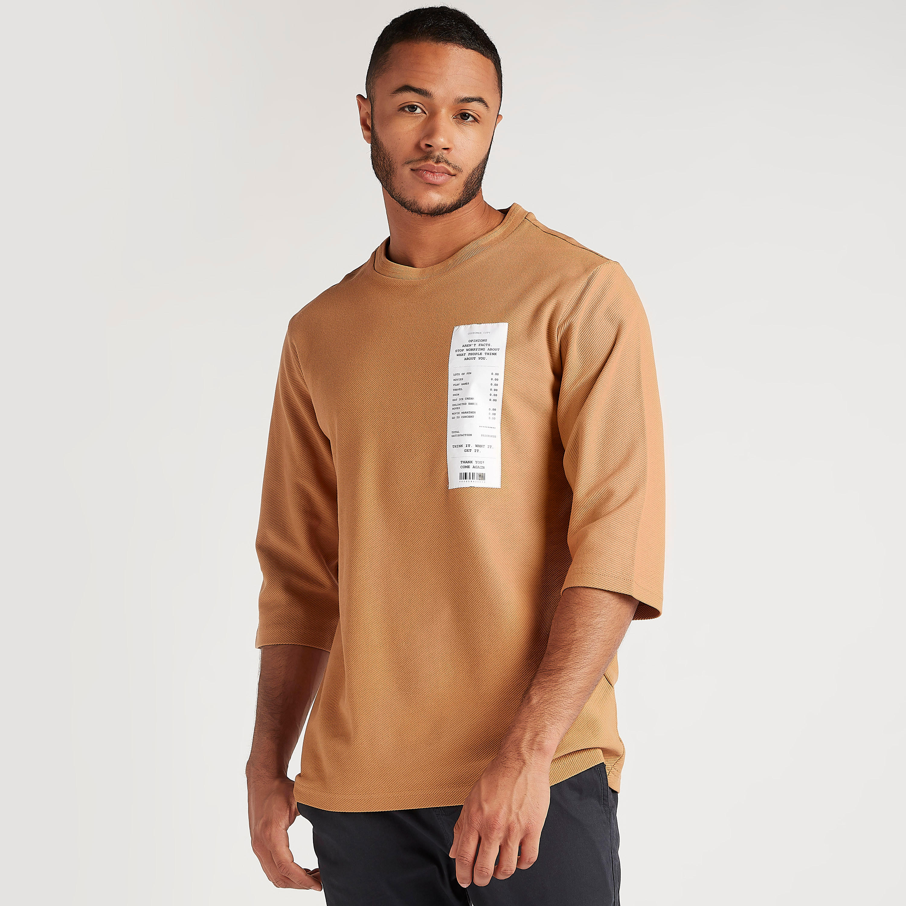تيشيرت بياقة ضيّقة وأكمام 3/4 وطبعات-men-clothing-tshirtsandpolos-tshirts-image-1
