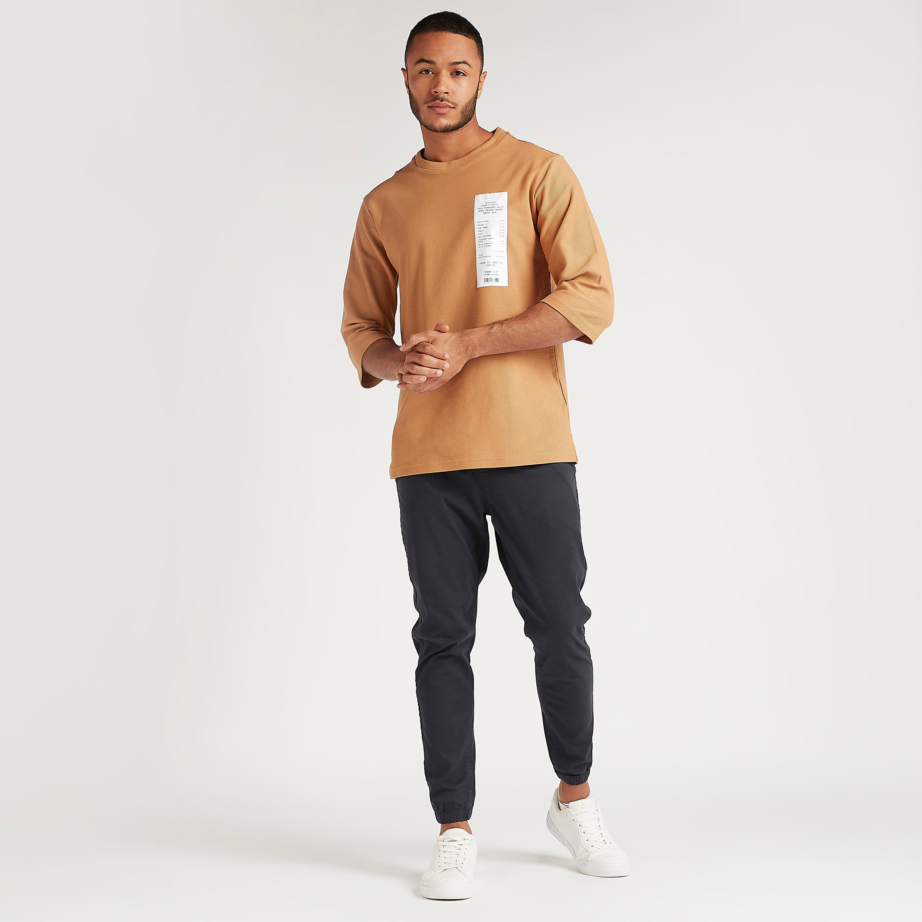 تيشيرت بياقة ضيّقة وأكمام 3/4 وطبعات-men-clothing-tshirtsandpolos-tshirts-image-2