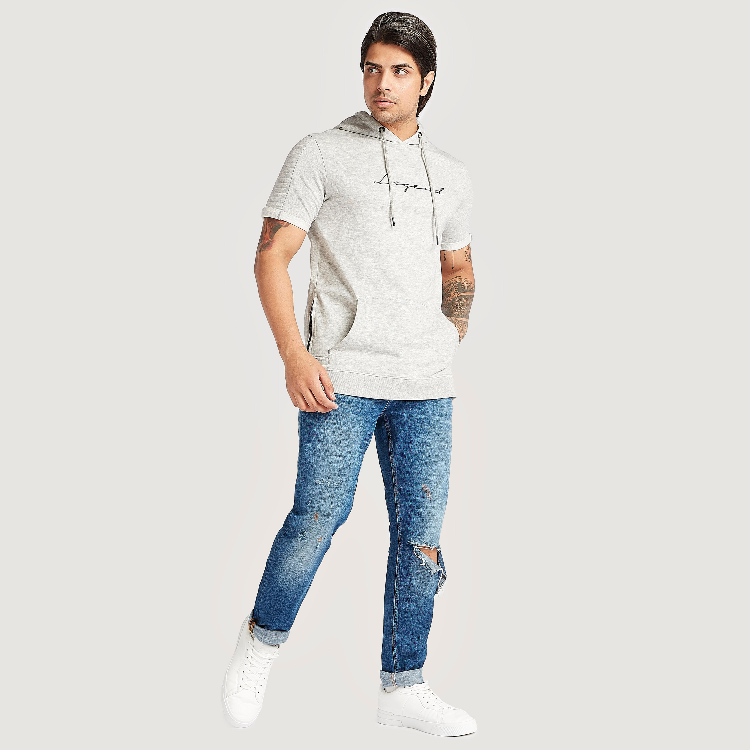 هودي بطبعات وأكمام قصيرة وجيوب-men-winterwear-hoodiesandsweatshirts-image-2