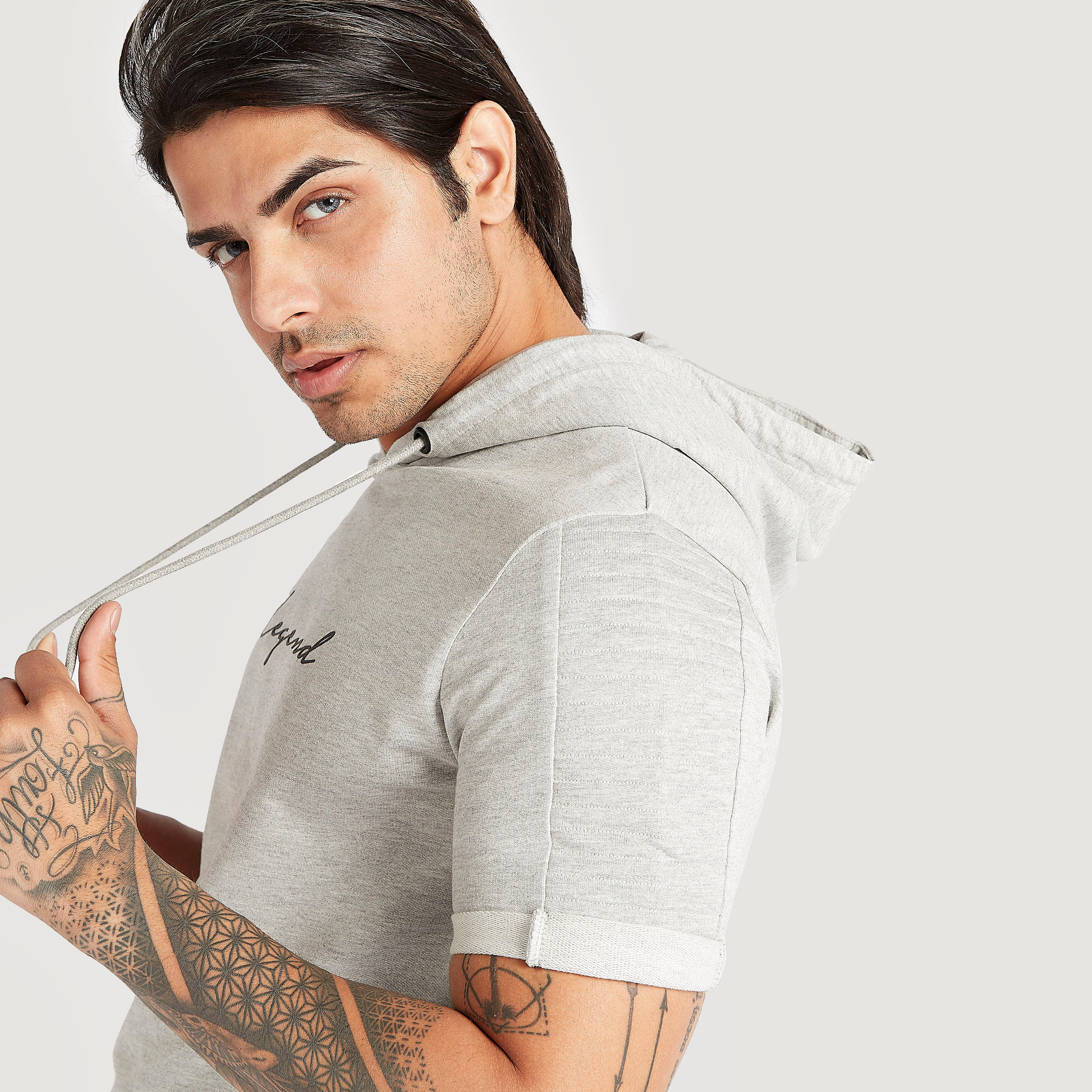 هودي بطبعات وأكمام قصيرة وجيوب-men-winterwear-hoodiesandsweatshirts-image-3
