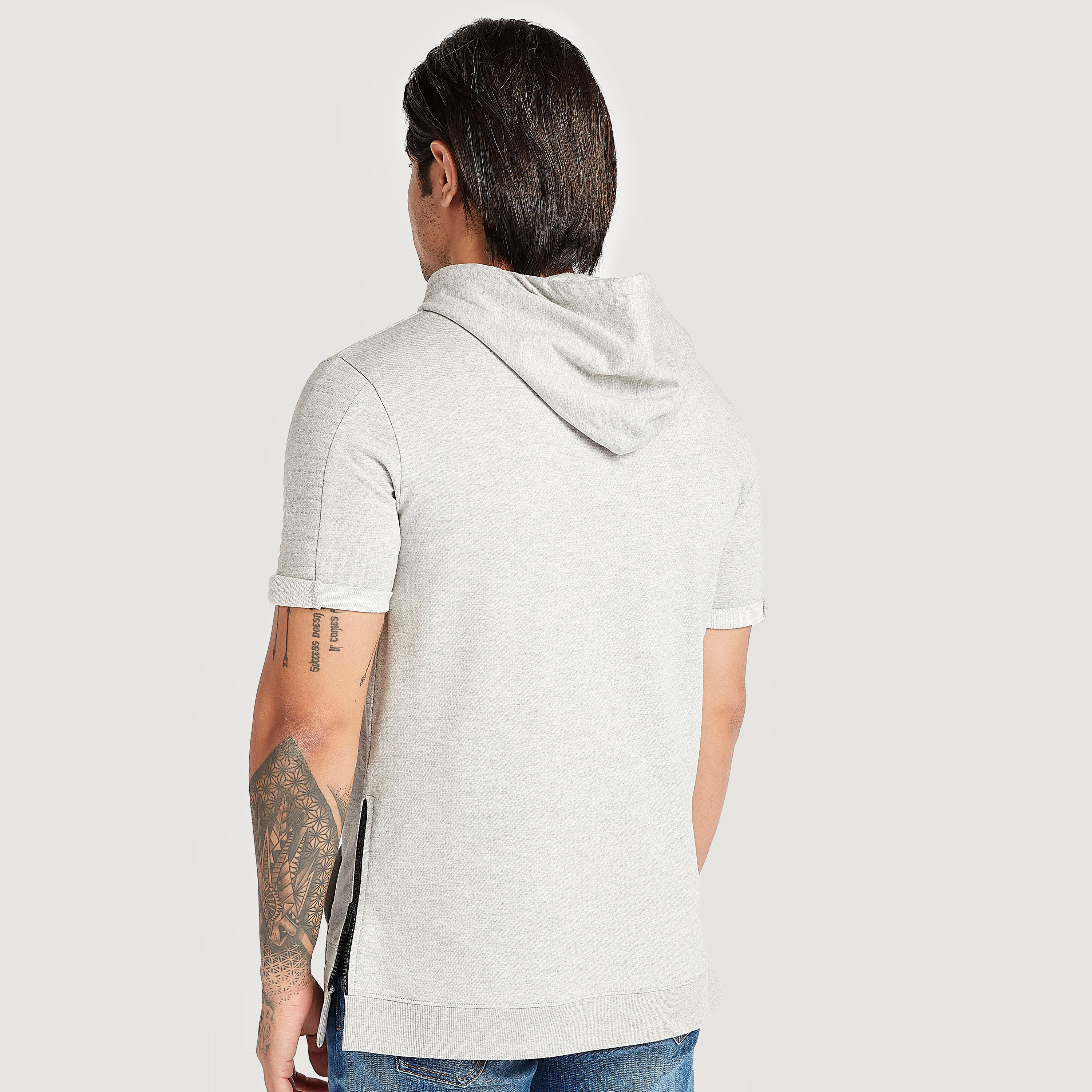 هودي بطبعات وأكمام قصيرة وجيوب-men-winterwear-hoodiesandsweatshirts-image-4