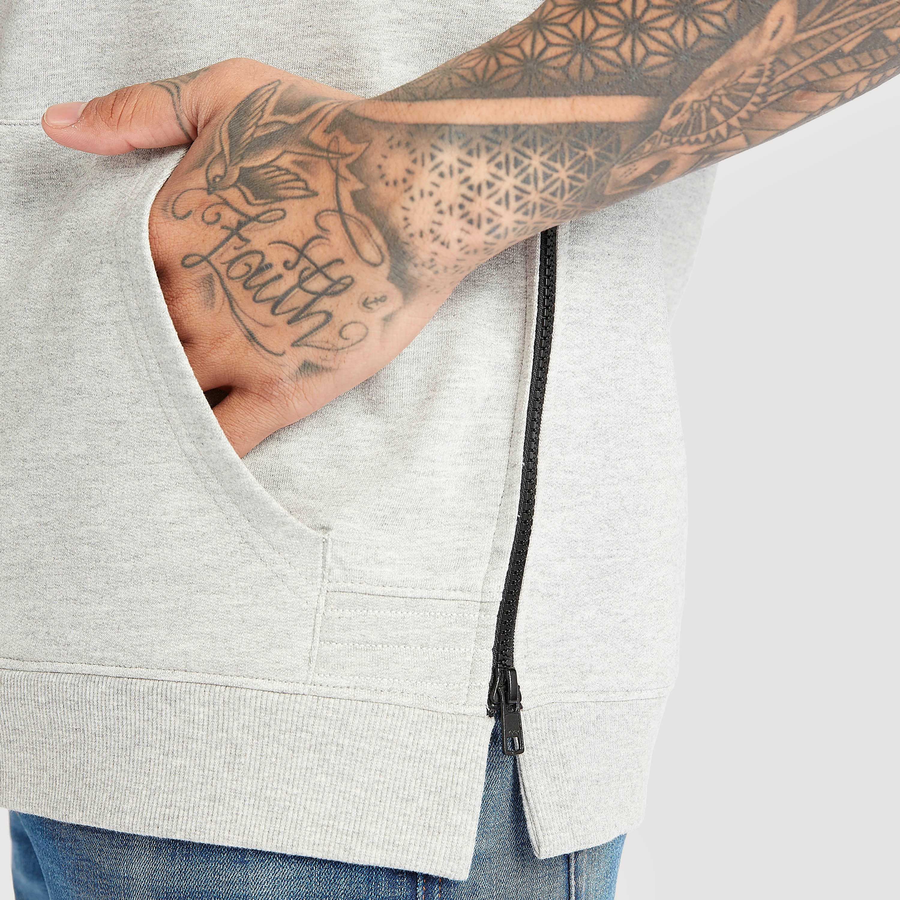 هودي بطبعات وأكمام قصيرة وجيوب-men-winterwear-hoodiesandsweatshirts-image-5