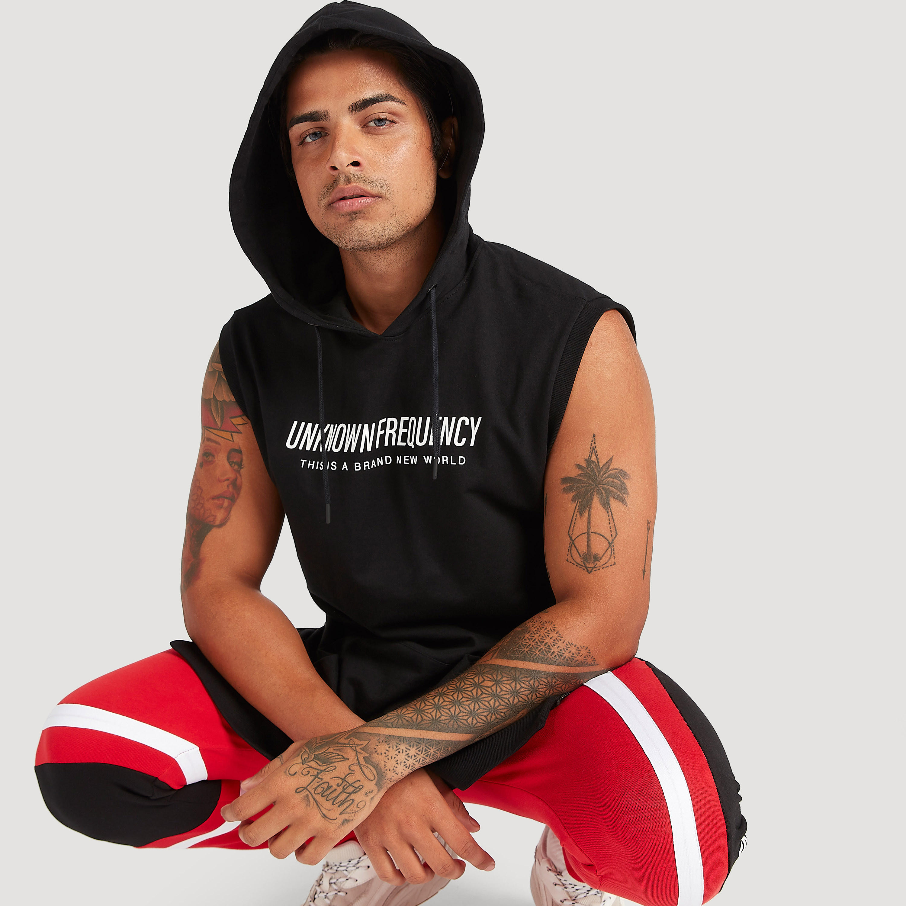 هودي بطبعات وجيوب كنغر وطبعات-men-winterwear-hoodiesandsweatshirts-image-3