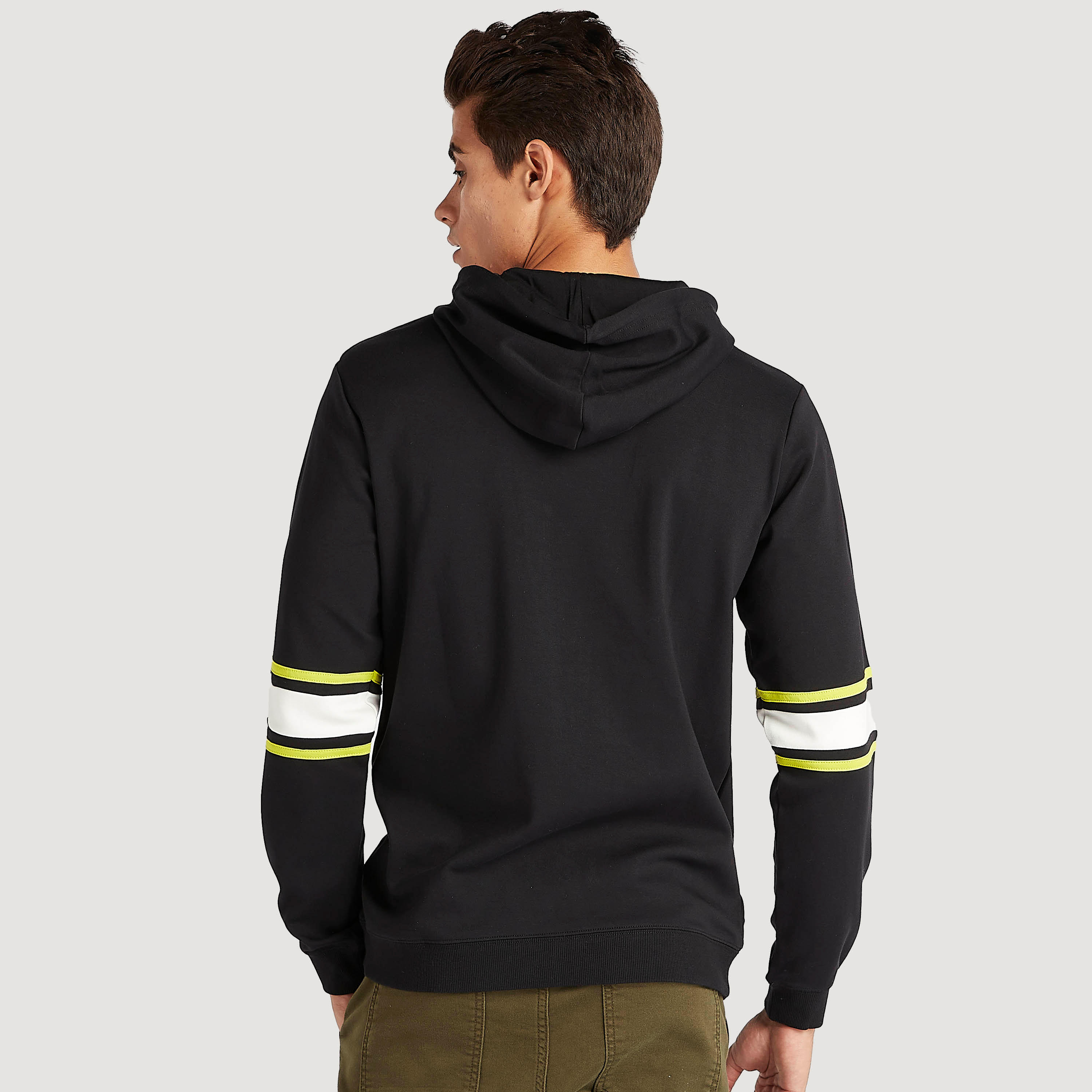 هودي بجيوب كنغر وأكمام طويلة وطبعات-men-winterwear-hoodiesandsweatshirts-image-4