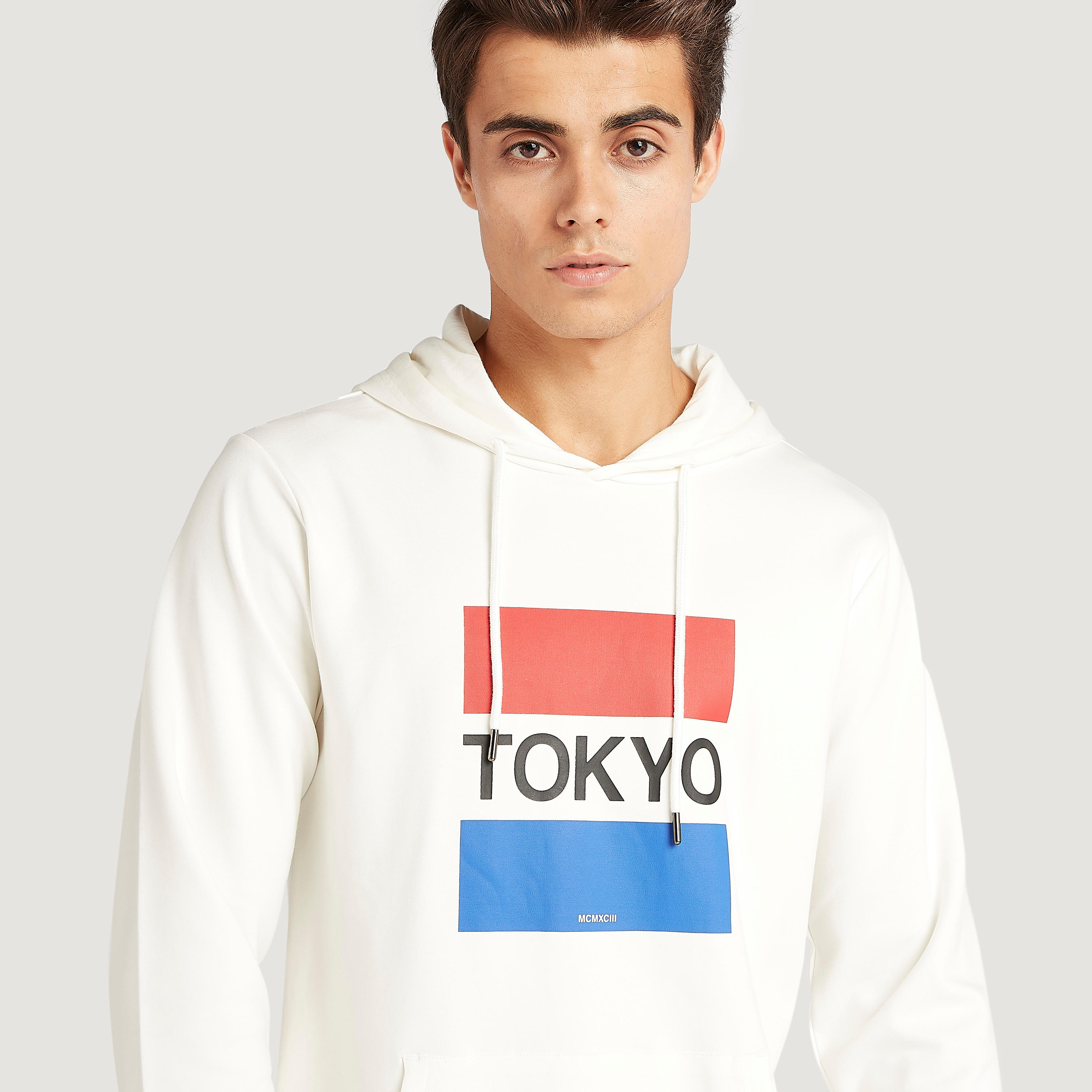 هودي بجيوب كنغر وأكمام طويلة وطبعات-men-winterwear-hoodiesandsweatshirts-image-3