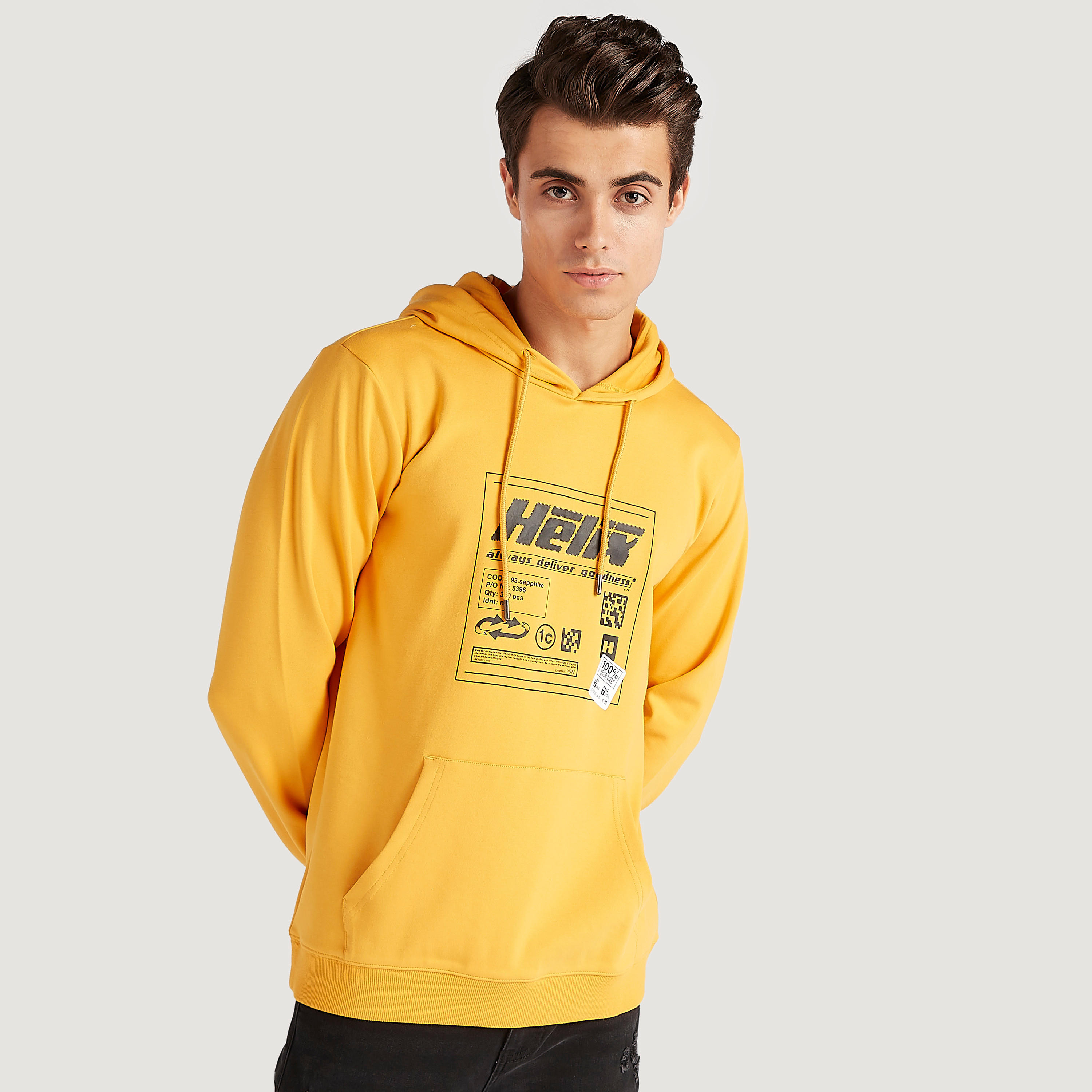 هودي بجيوب كنغر وأكمام طويلة وطبعات-men-winterwear-hoodiesandsweatshirts-image-1