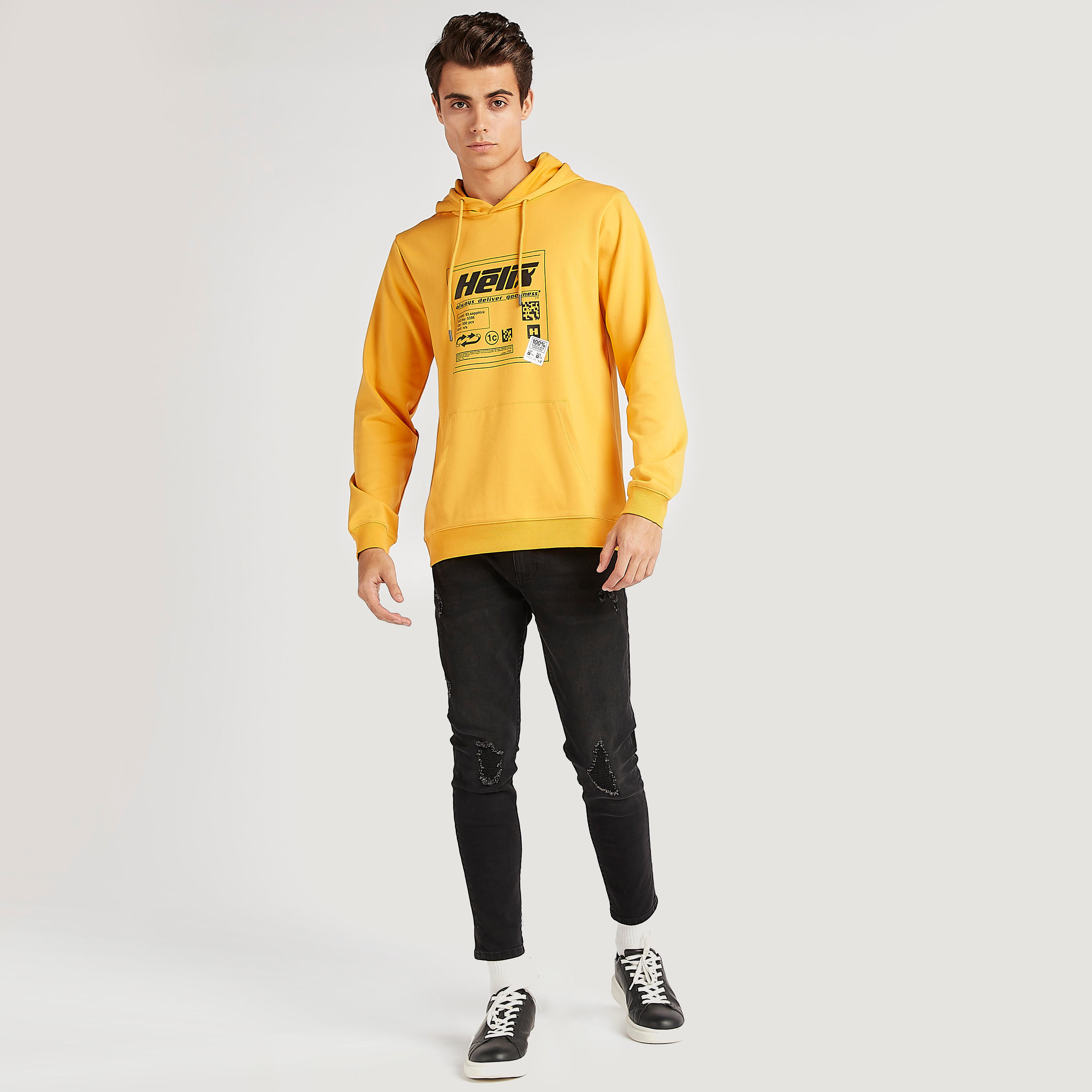 هودي بجيوب كنغر وأكمام طويلة وطبعات-men-winterwear-hoodiesandsweatshirts-image-2