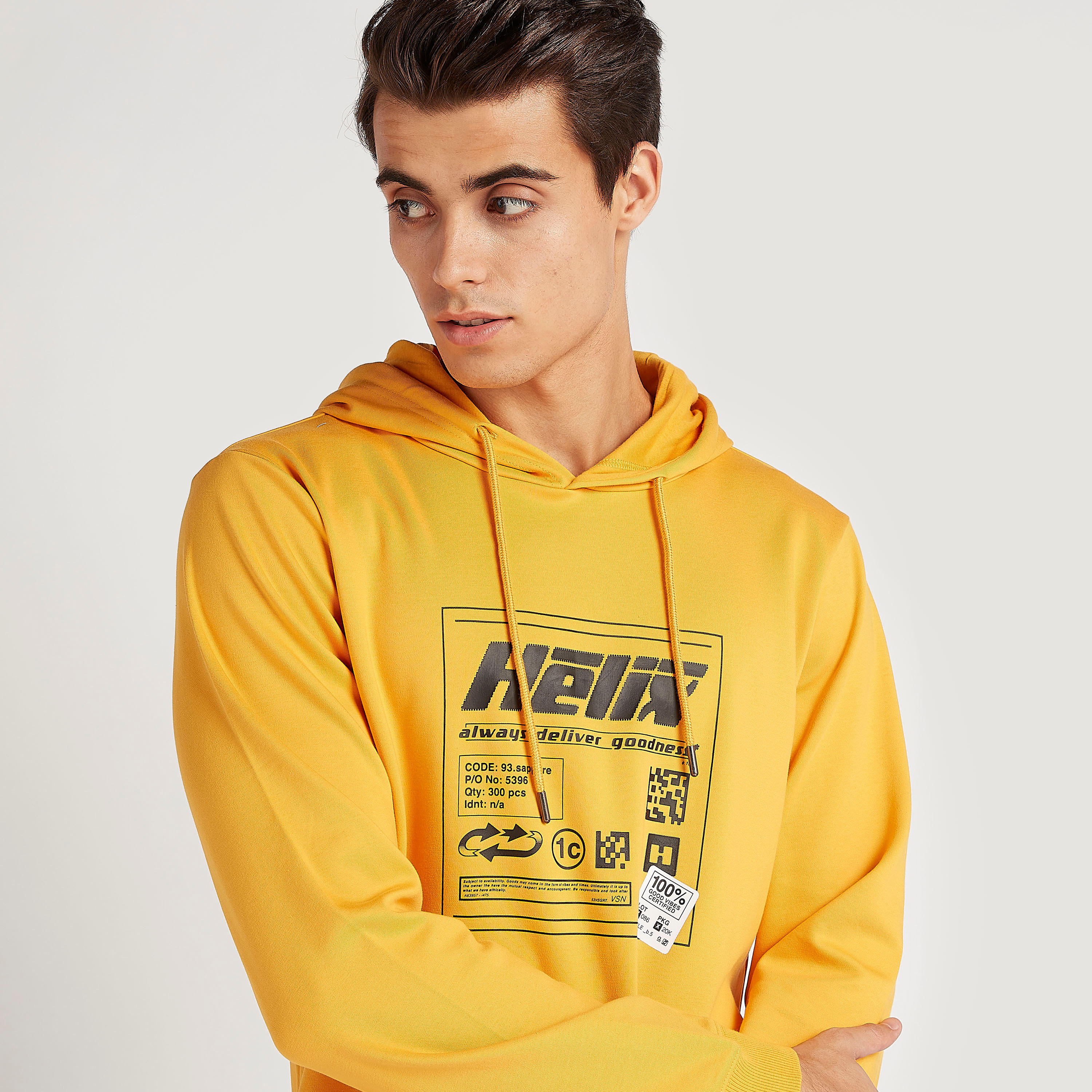 هودي بجيوب كنغر وأكمام طويلة وطبعات-men-winterwear-hoodiesandsweatshirts-image-3
